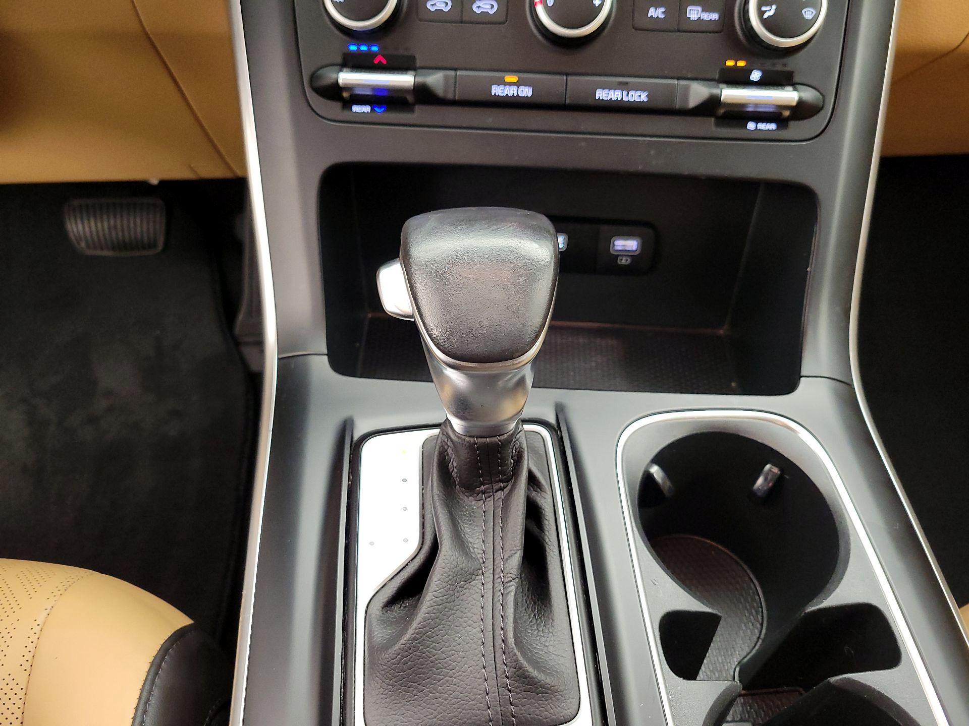 Thumbnail: 2022 Kia Carnival - 17