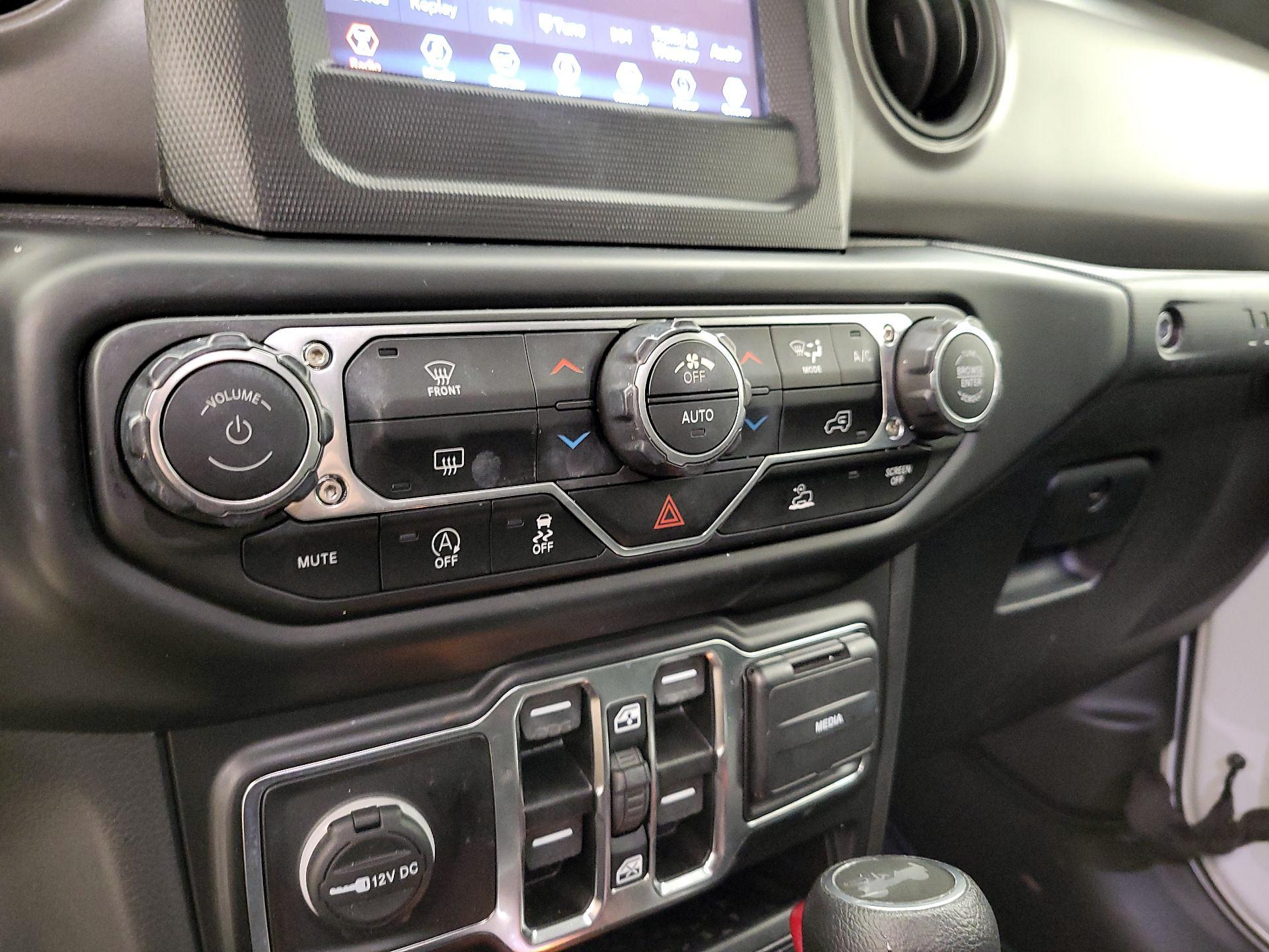 Thumbnail: 2022 Jeep Wrangler - 16