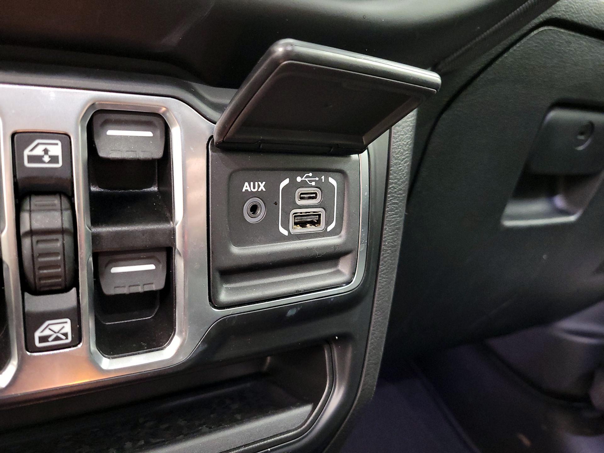 Thumbnail: 2022 Jeep Wrangler - 18