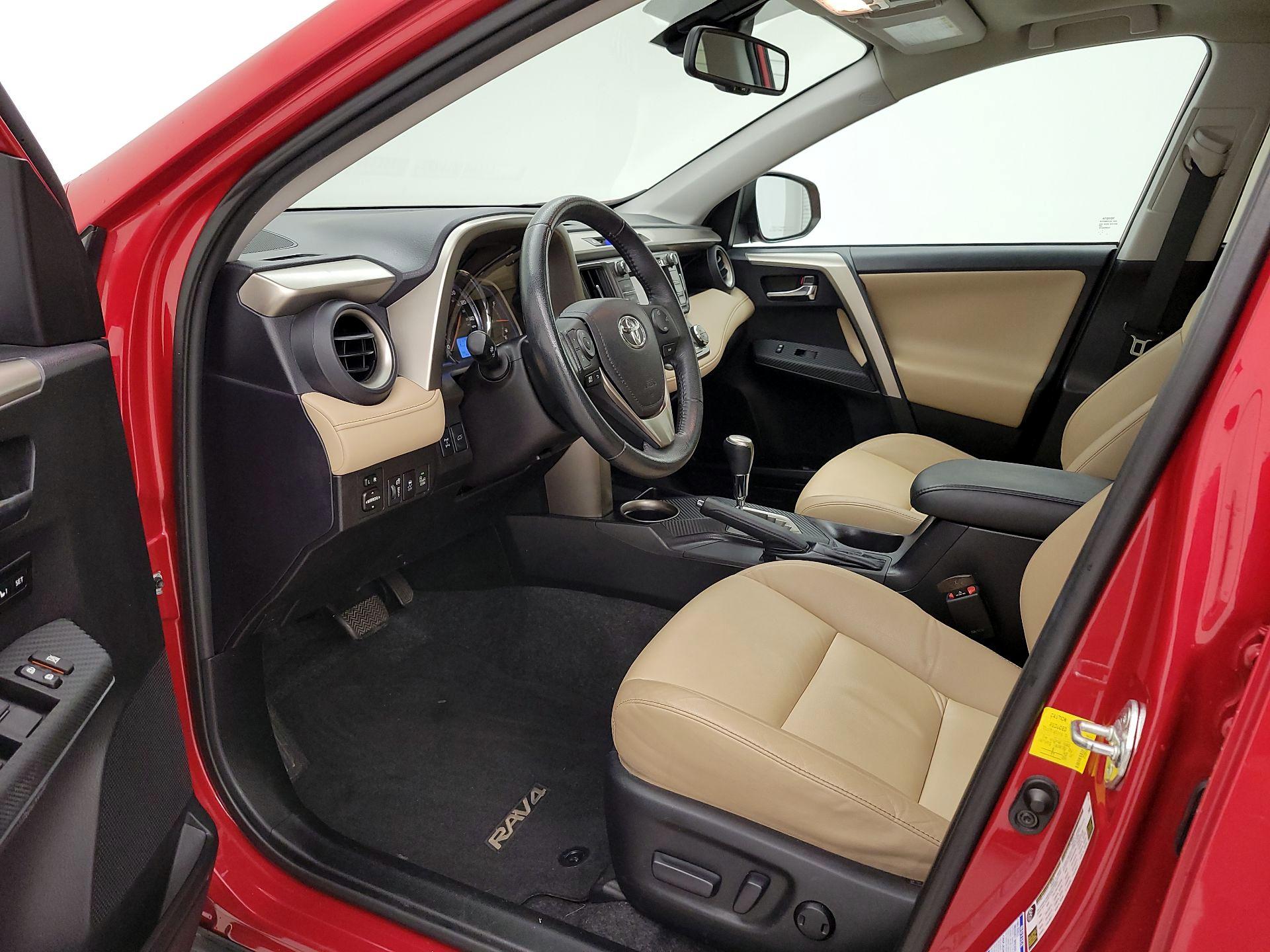 Thumbnail: 2015 Toyota RAV4 - 11
