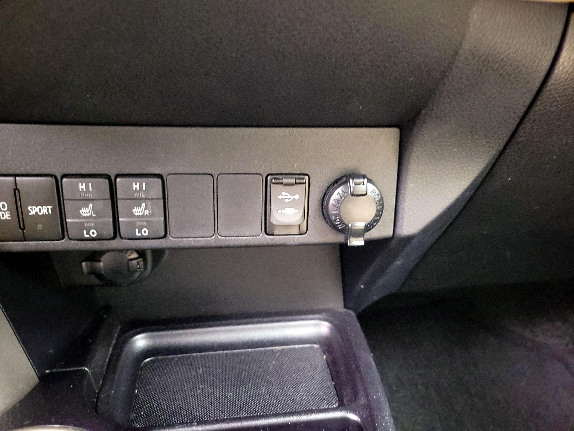 Thumbnail: 2015 Toyota RAV4 - 19