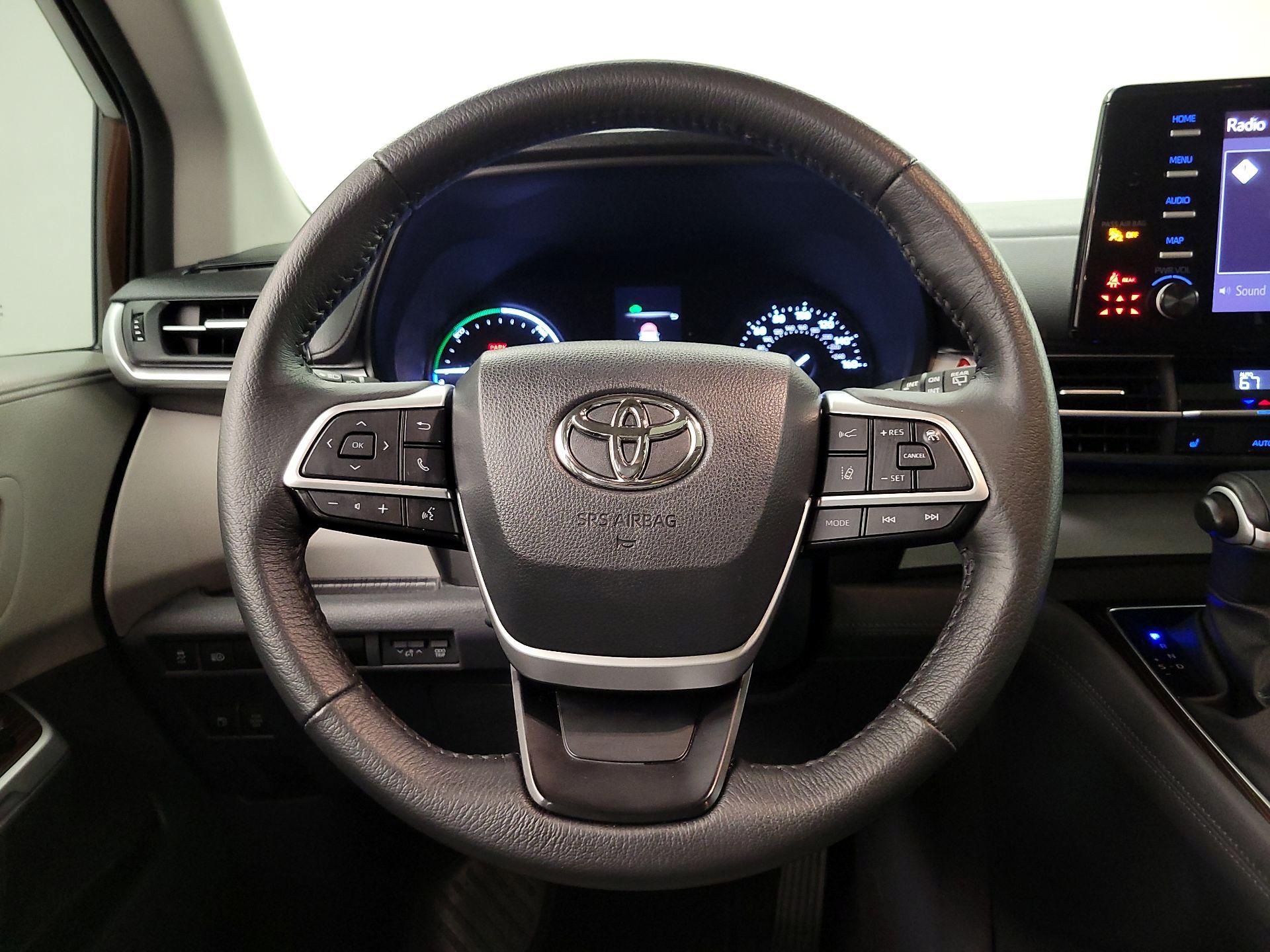 Thumbnail: 2023 Toyota Sienna - 10