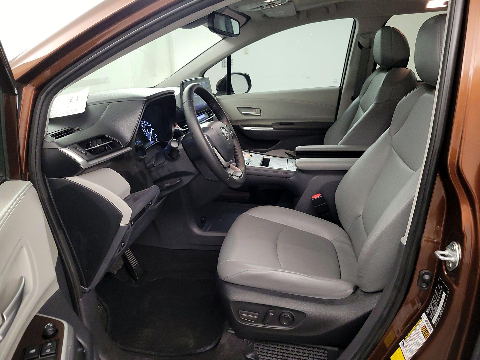 Thumbnail: 2023 Toyota Sienna - 11