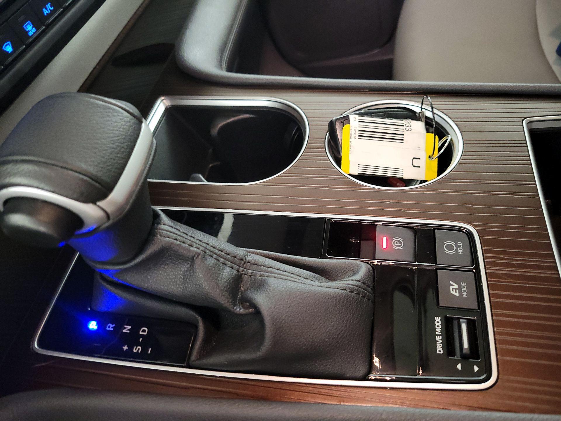Thumbnail: 2023 Toyota Sienna - 17
