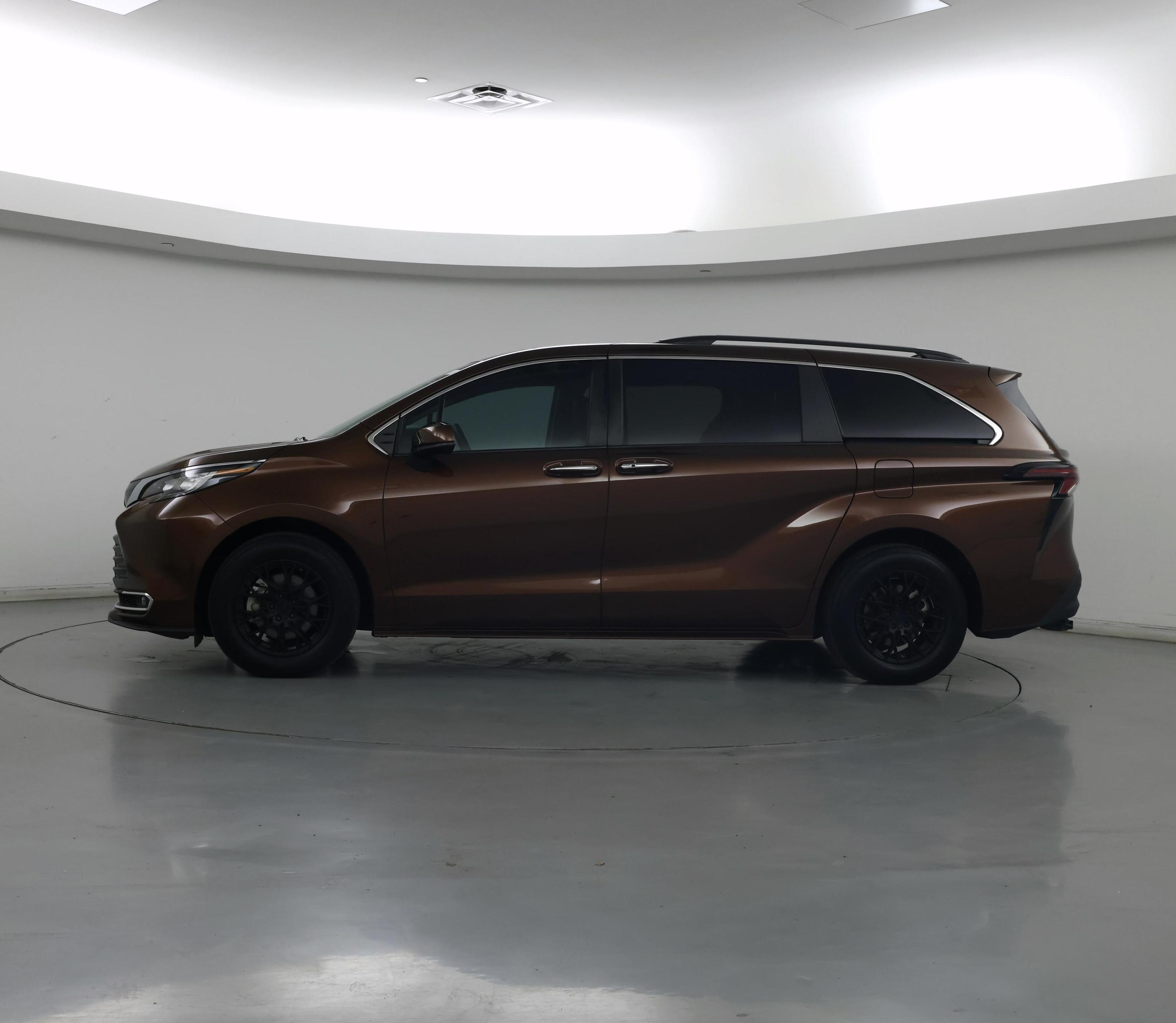 Thumbnail: 2023 Toyota Sienna - 3
