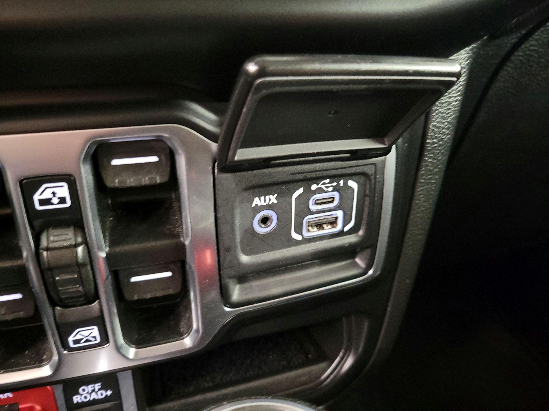 Thumbnail: 2021 Jeep Wrangler - 18