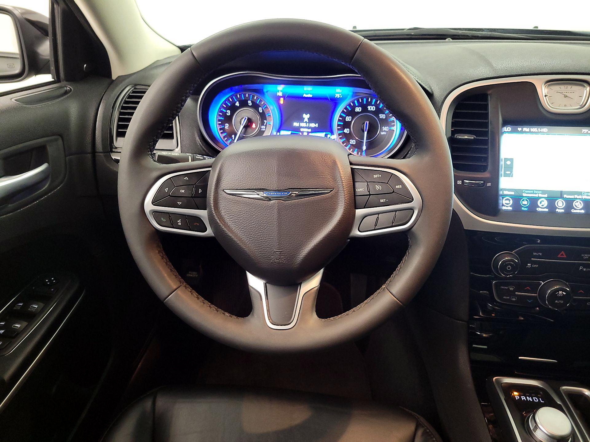 Thumbnail: 2023 Chrysler 300 - 10