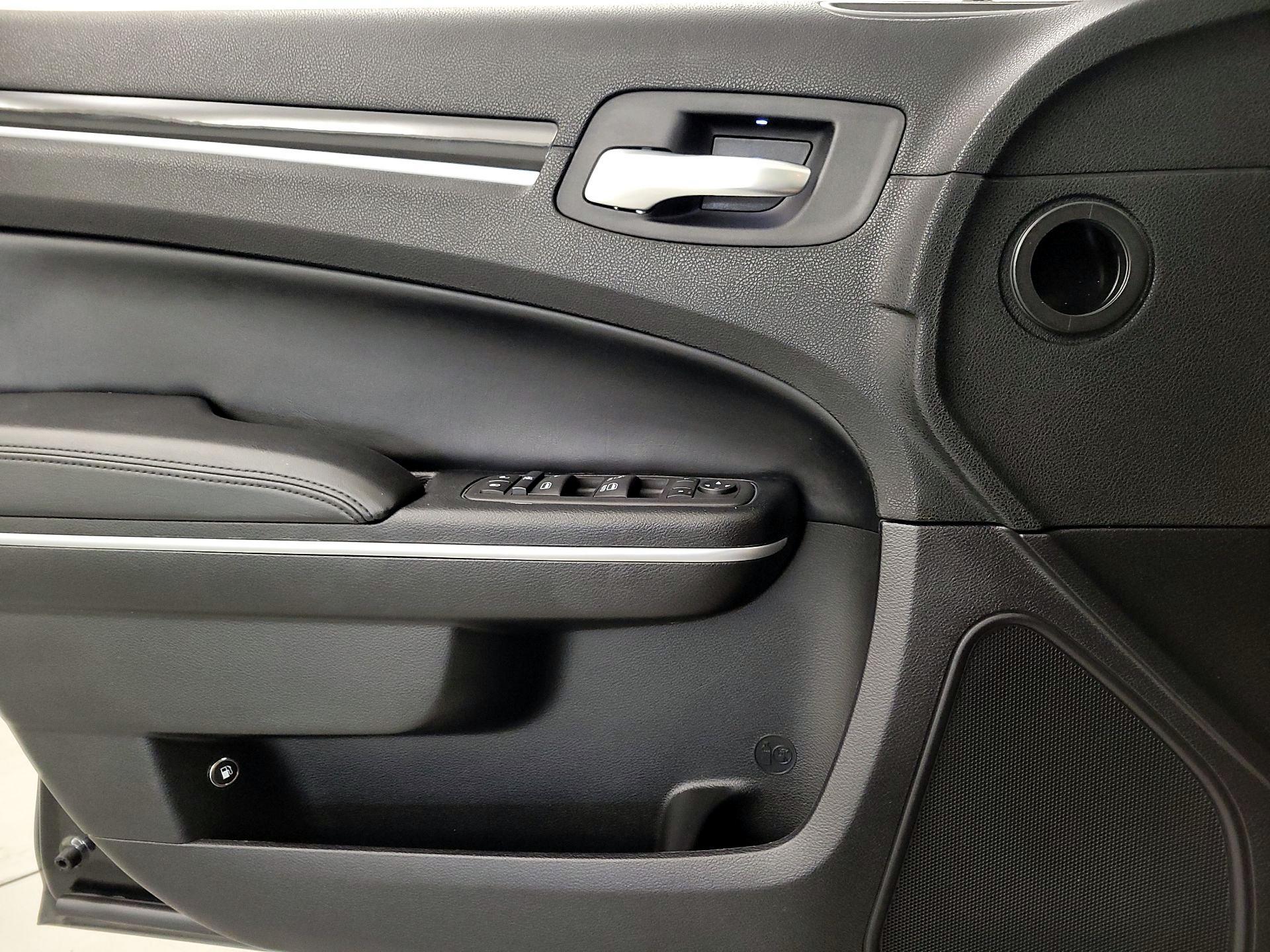 Thumbnail: 2023 Chrysler 300 - 12