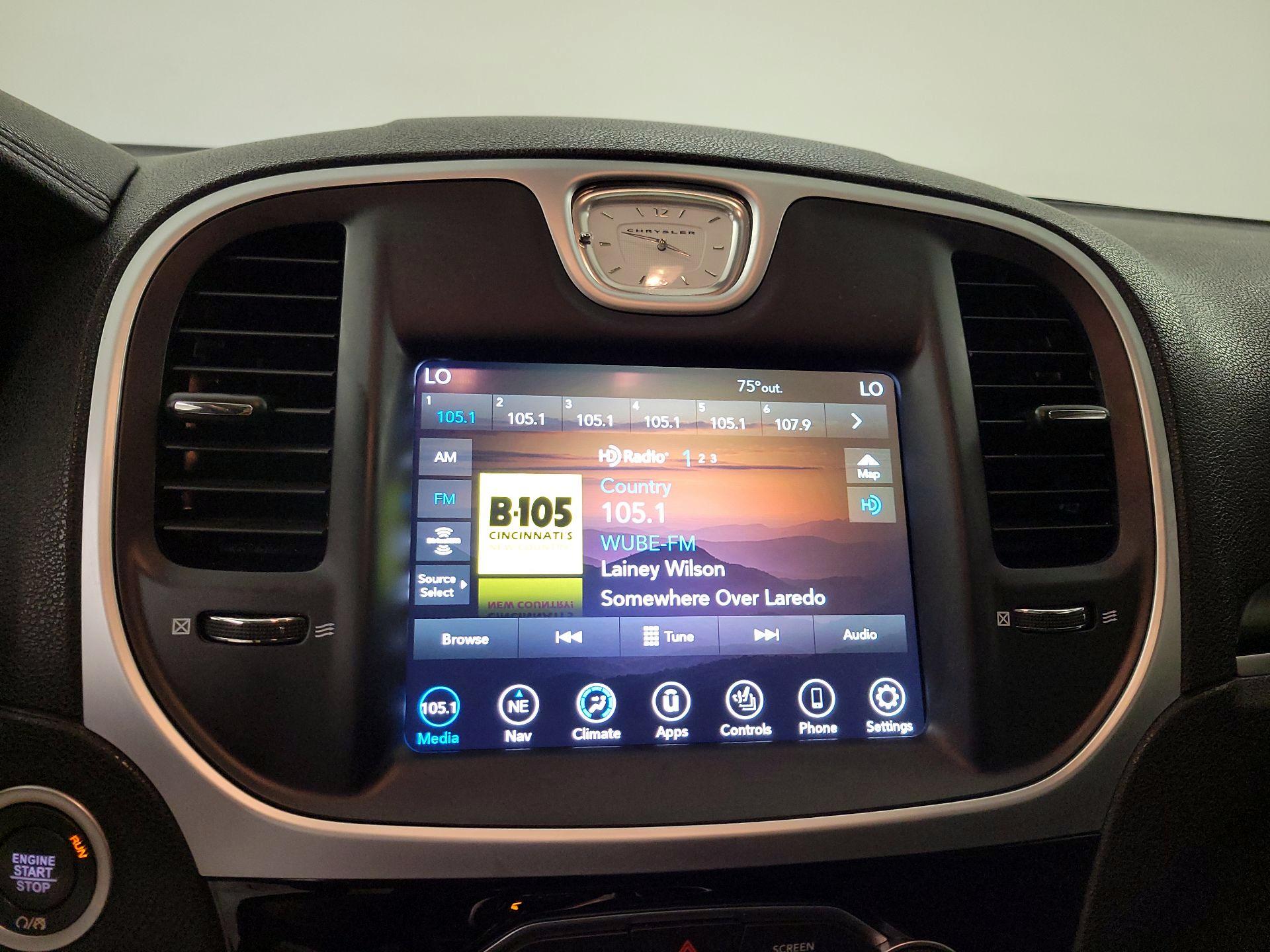 Thumbnail: 2023 Chrysler 300 - 16