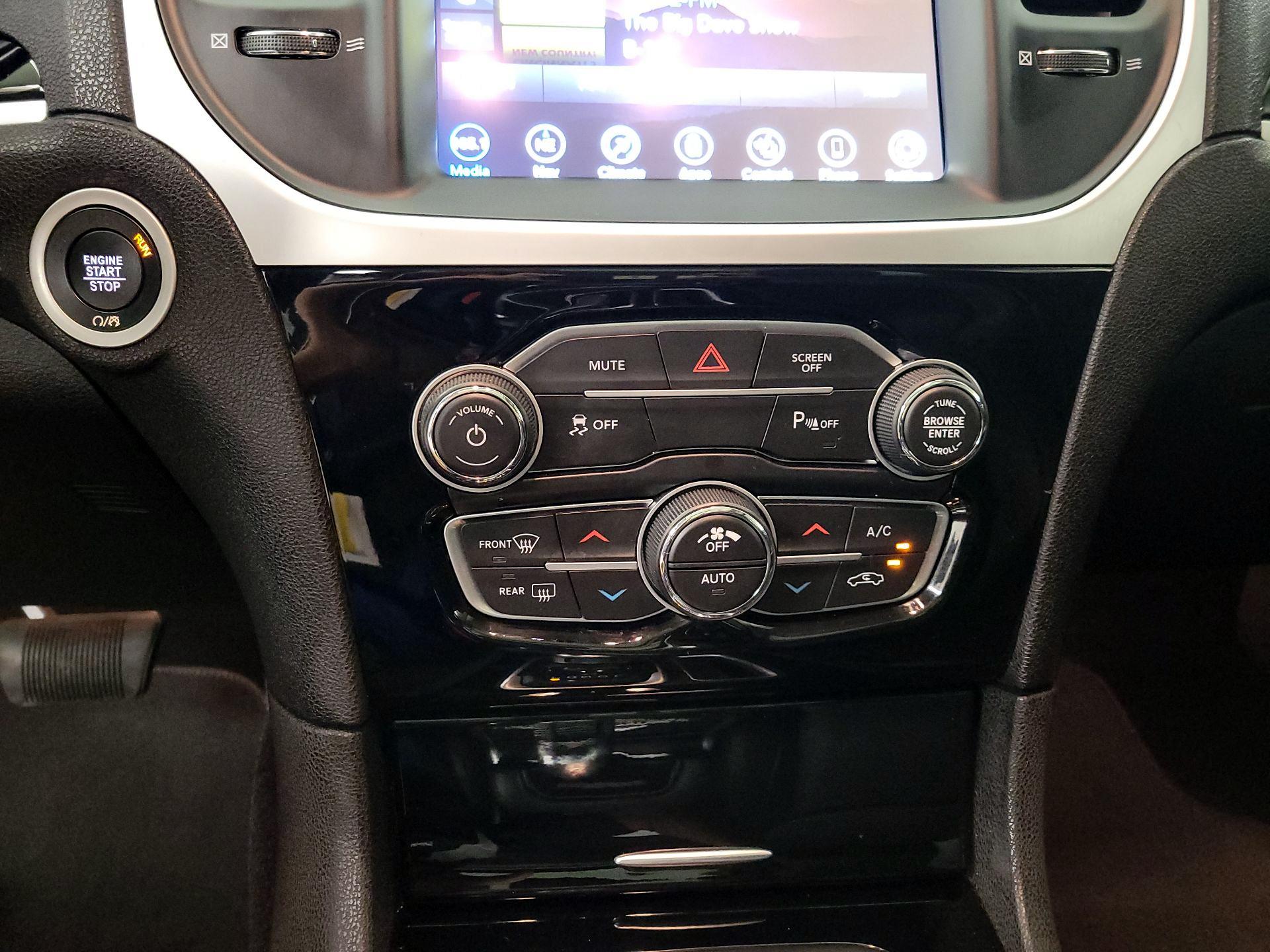 Thumbnail: 2023 Chrysler 300 - 17