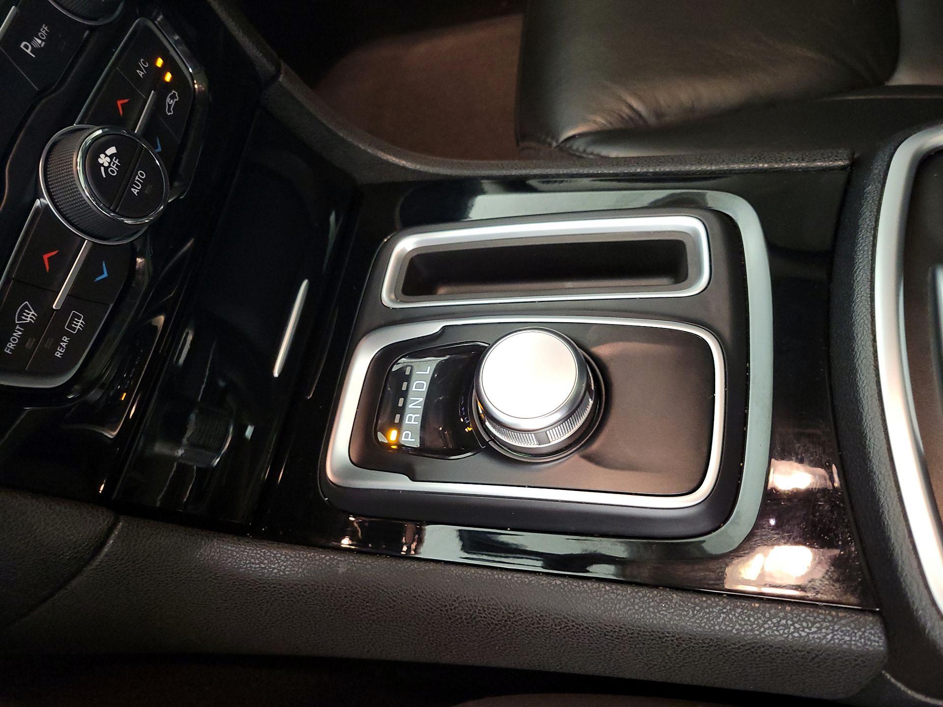 Thumbnail: 2023 Chrysler 300 - 18