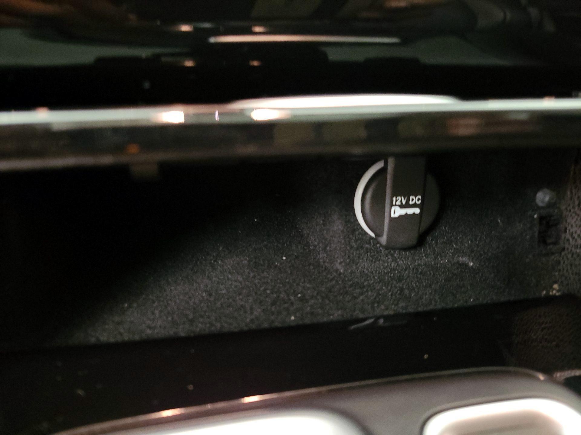 Thumbnail: 2023 Chrysler 300 - 19