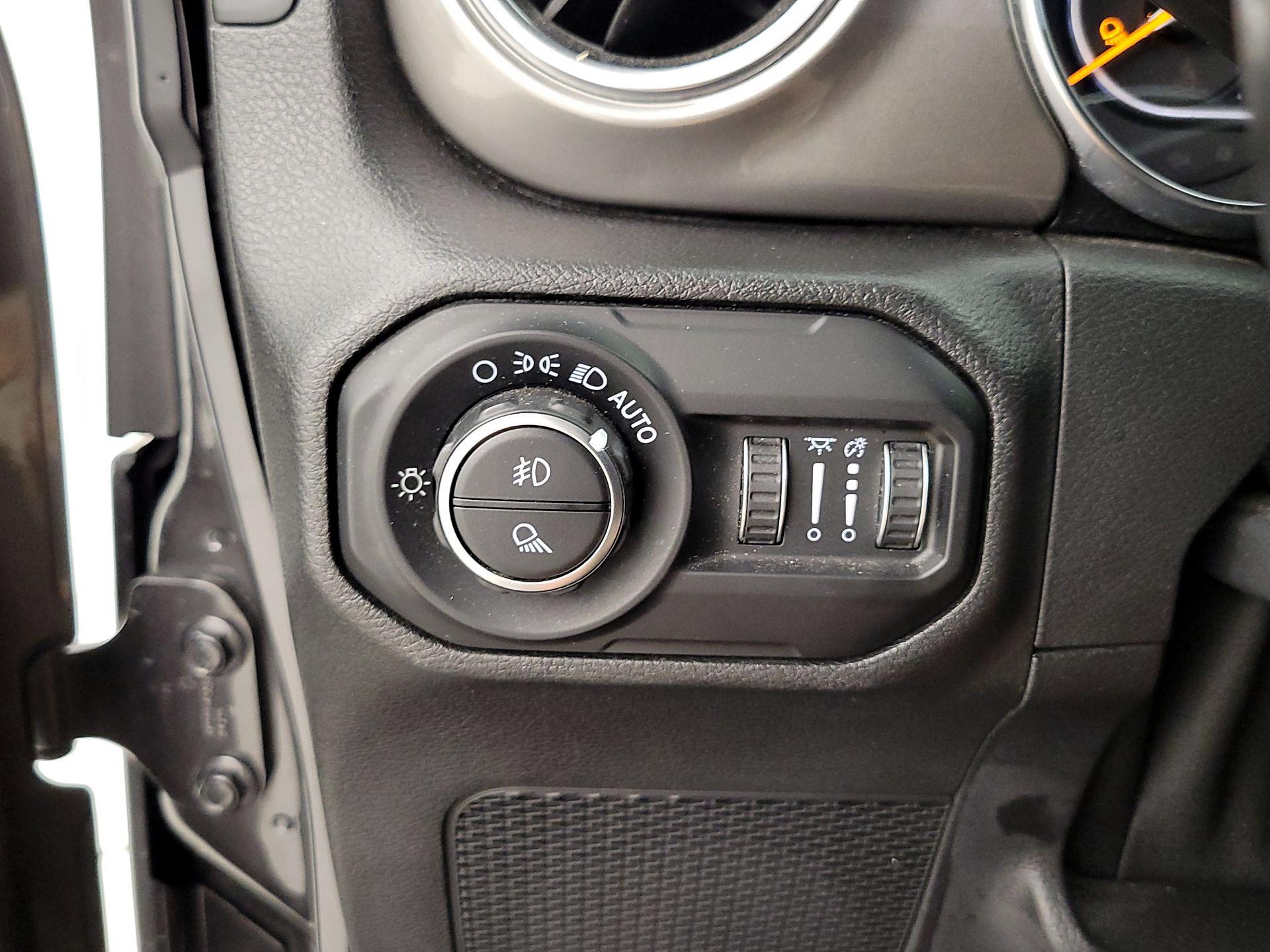 Thumbnail: 2020 Jeep Gladiator - 13