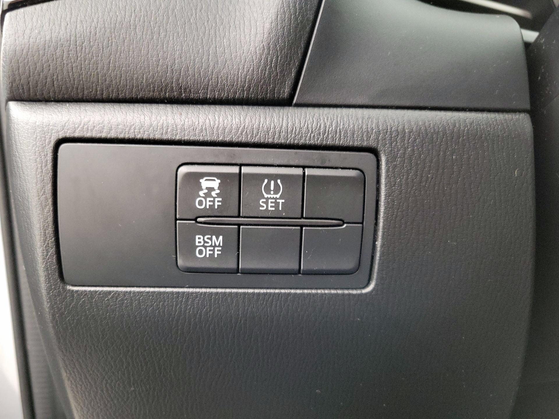 Thumbnail: 2016 Mazda Mazda3 - 13