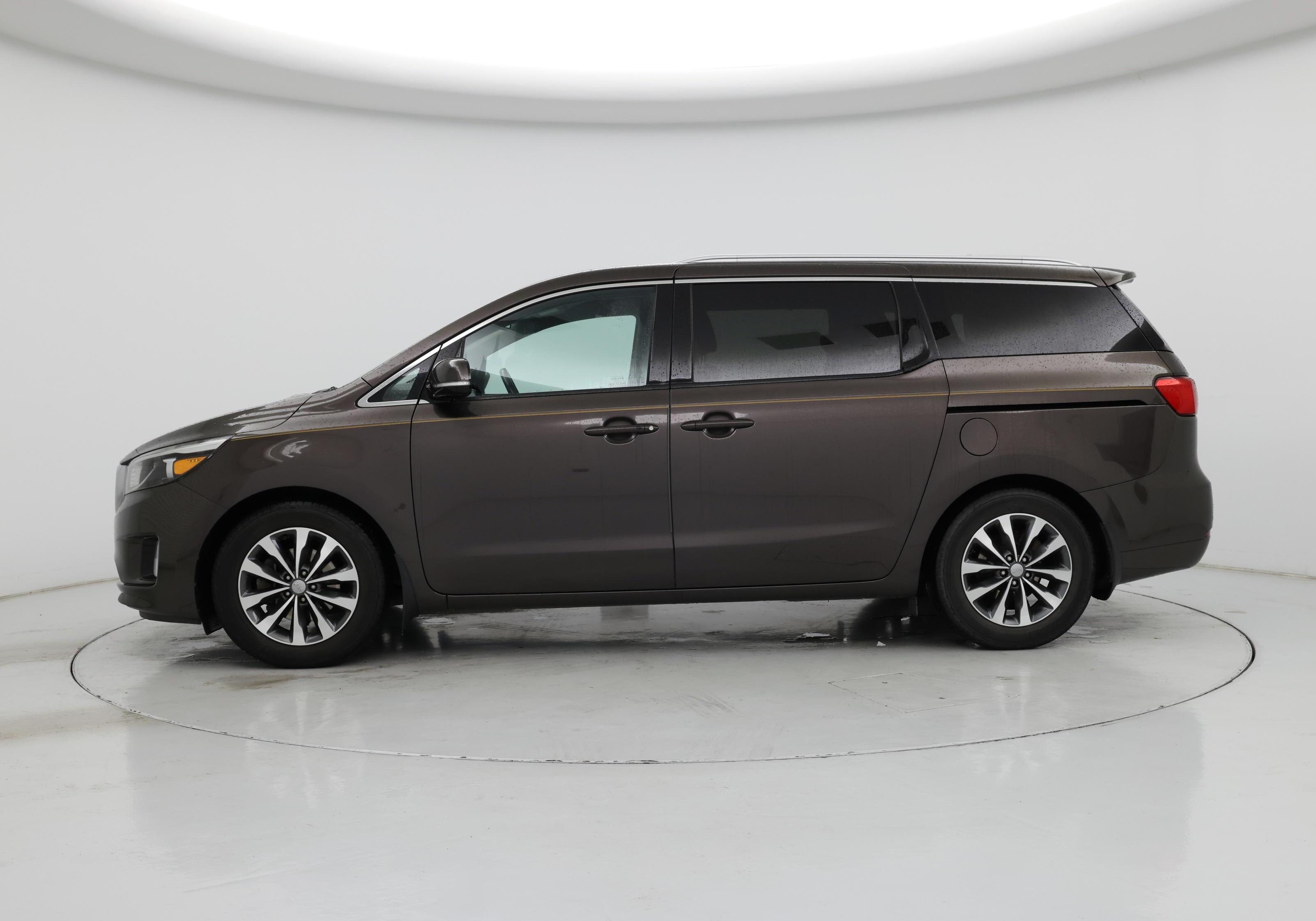 Thumbnail: 2016 Kia Sedona - 3
