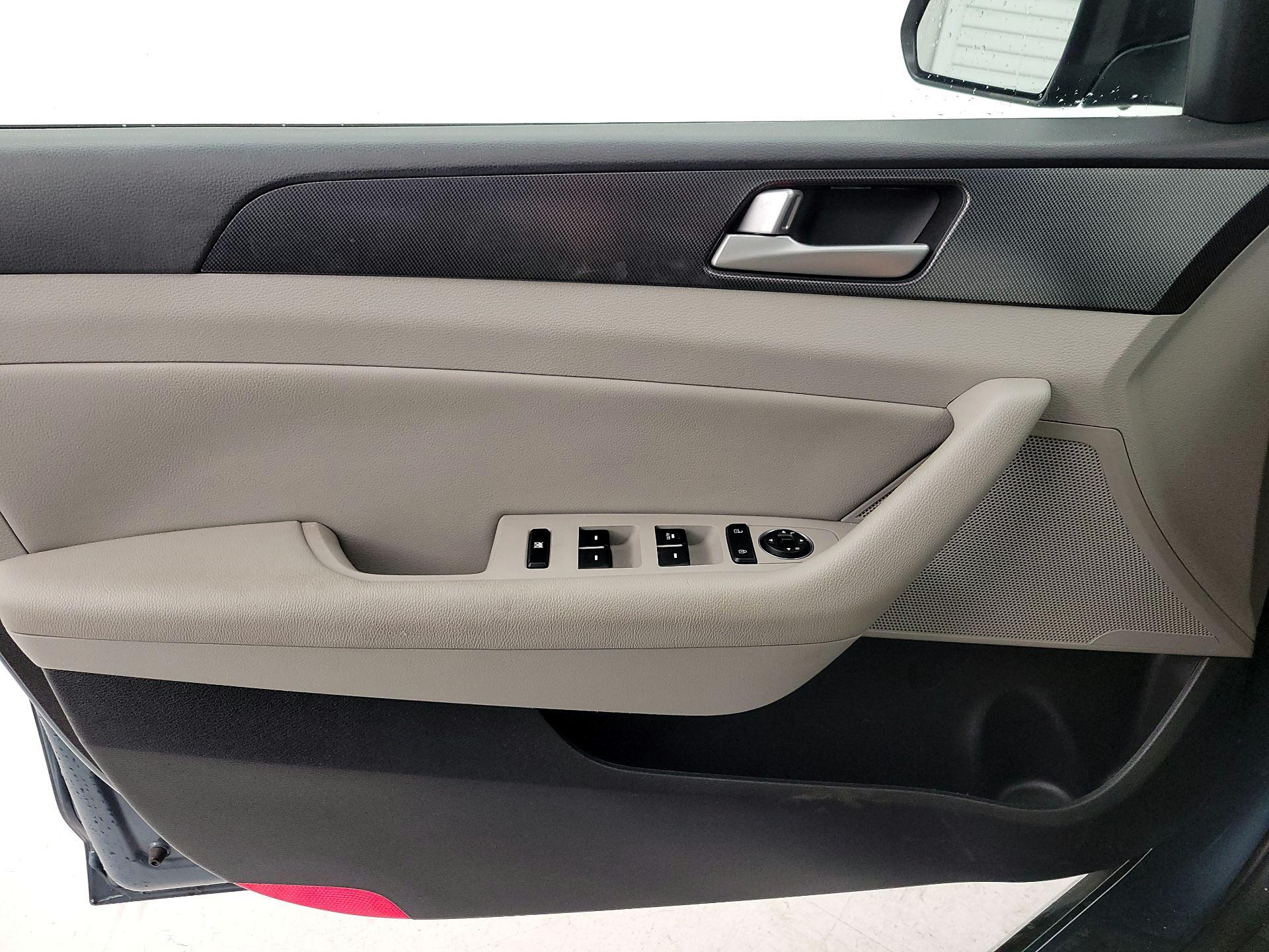 Thumbnail: 2017 Hyundai Sonata - 12