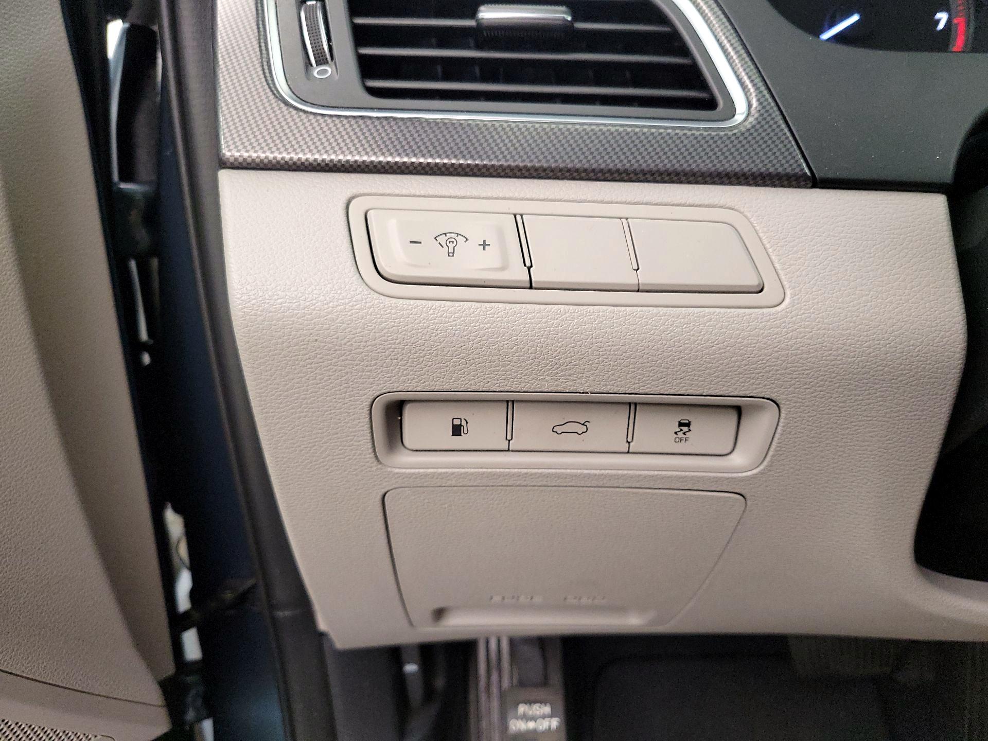 Thumbnail: 2017 Hyundai Sonata - 13