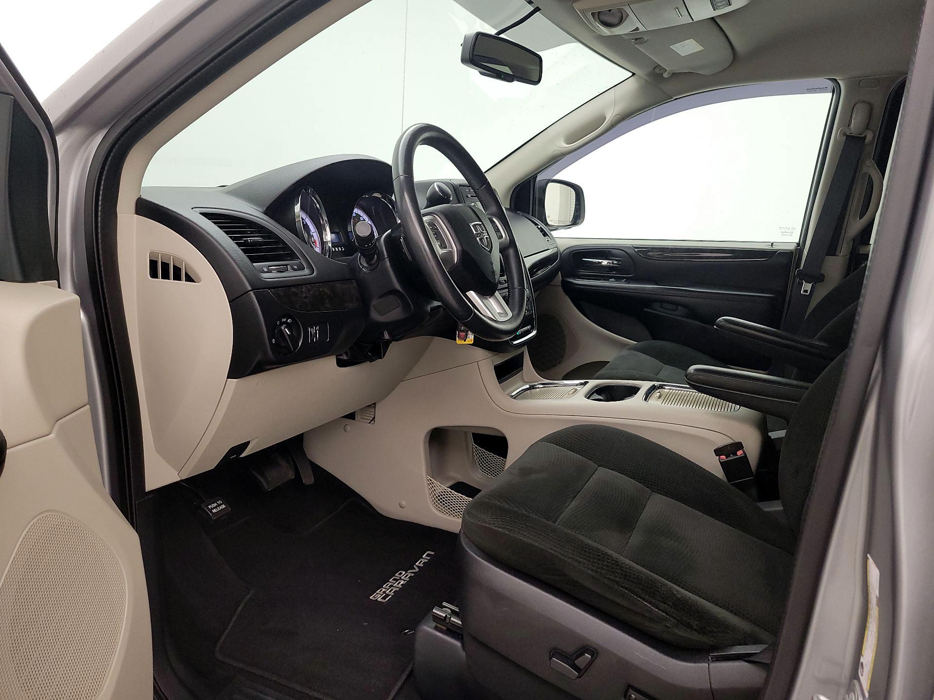Thumbnail: 2016 Dodge Grand Caravan - 11