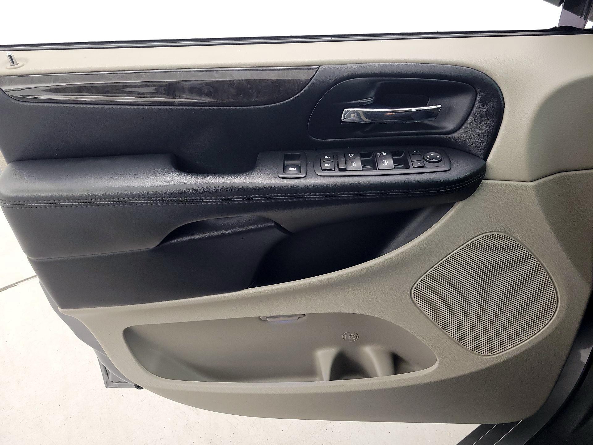 Thumbnail: 2016 Dodge Grand Caravan - 12
