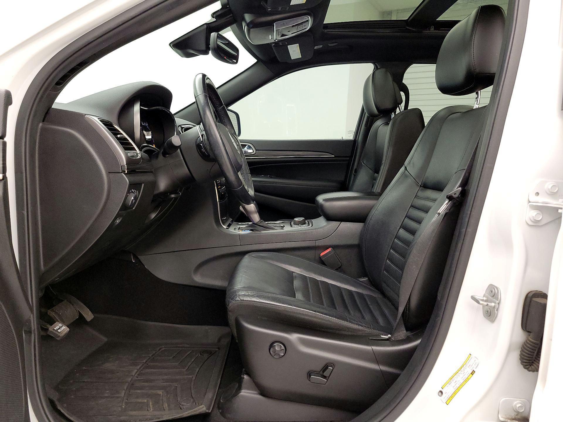 Thumbnail: 2019 Jeep Grand Cherokee - 11