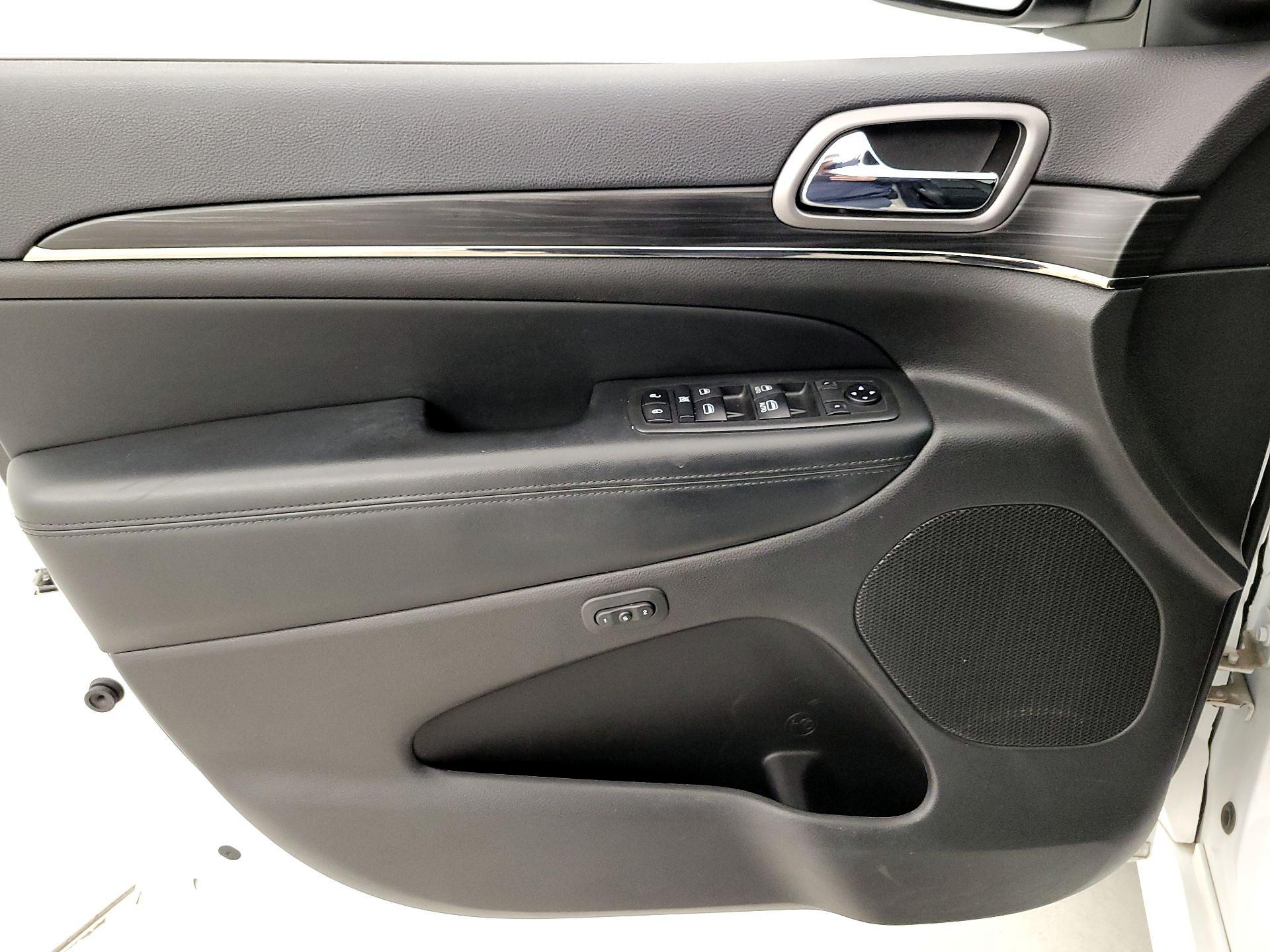 Thumbnail: 2019 Jeep Grand Cherokee - 12