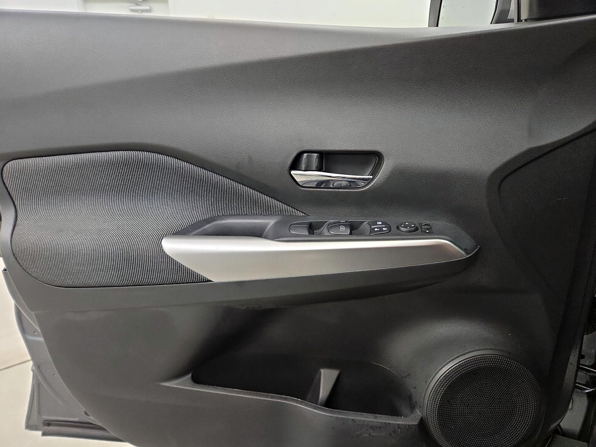 Thumbnail: 2018 Nissan Kicks - 12