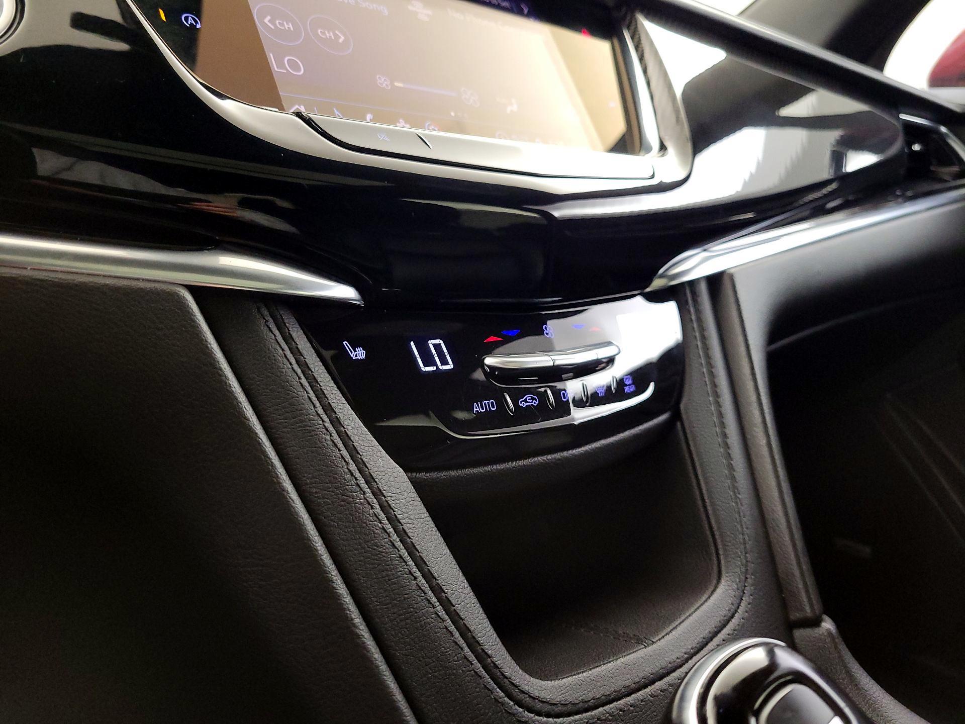 Thumbnail: 2022 Cadillac XT6 - 16