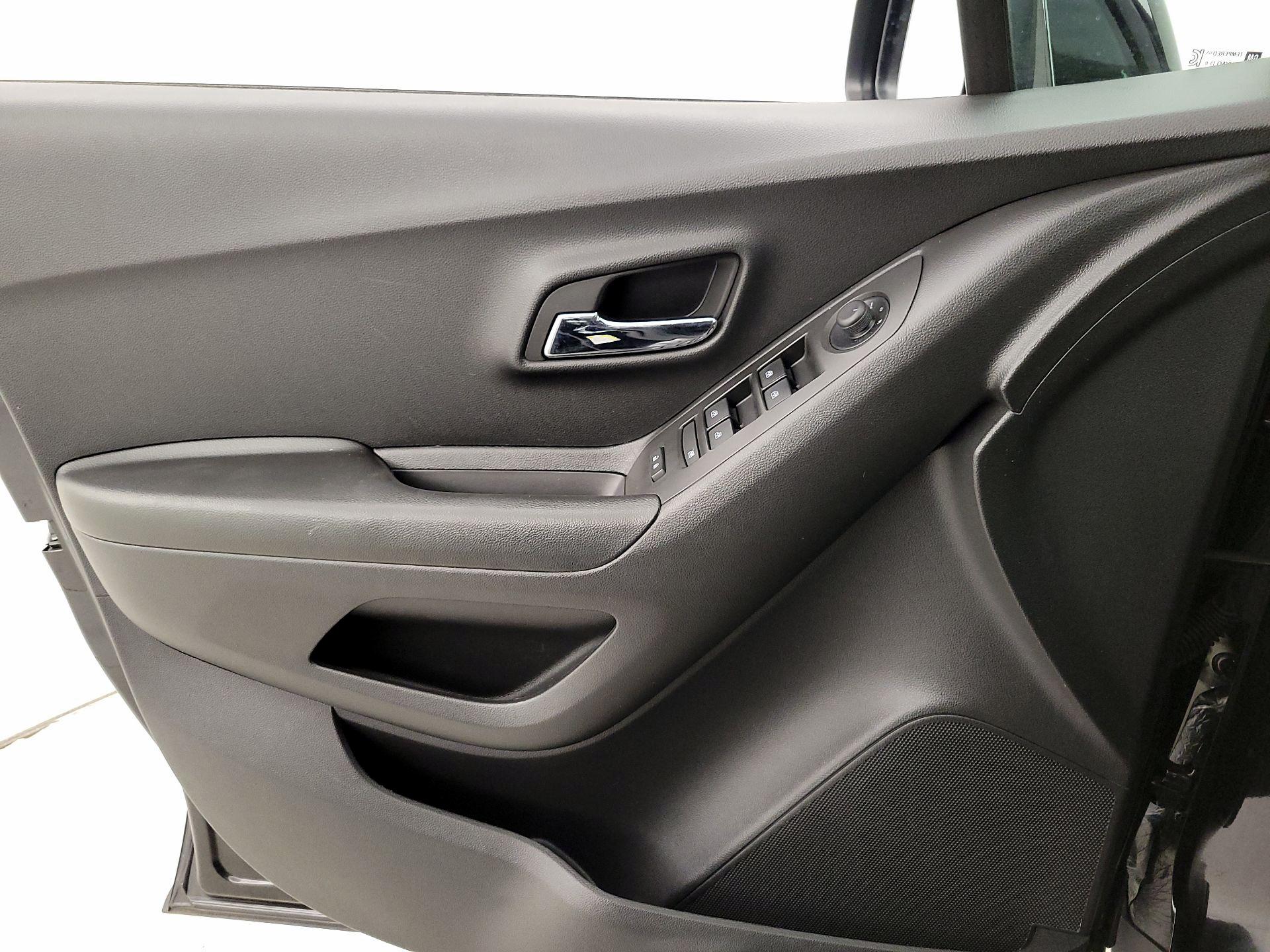 Thumbnail: 2022 Chevrolet Trax - 12