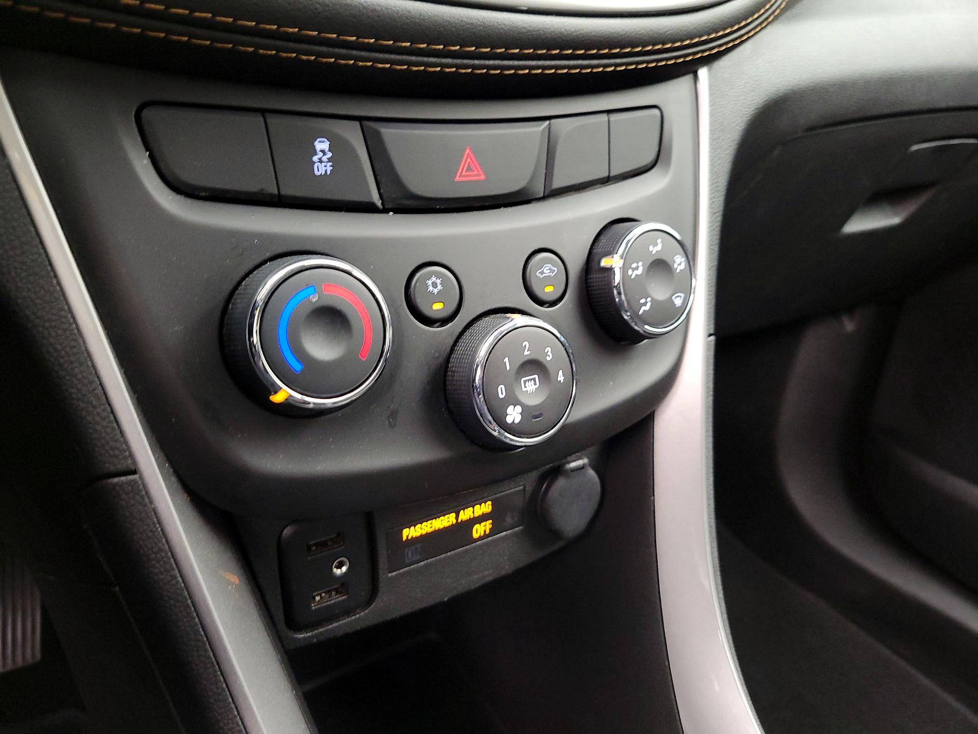 Thumbnail: 2022 Chevrolet Trax - 16