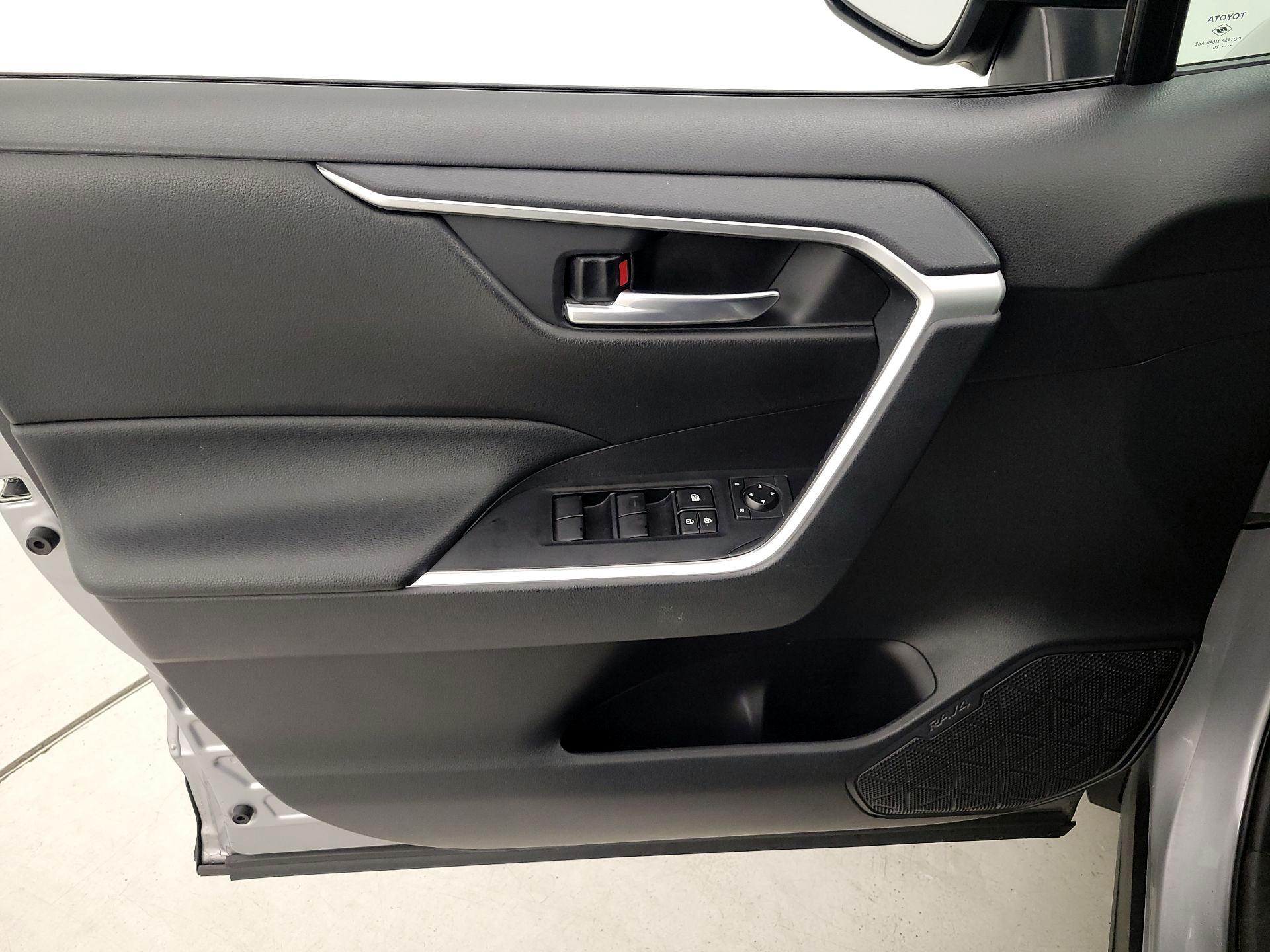 Thumbnail: 2020 Toyota RAV4 - 12