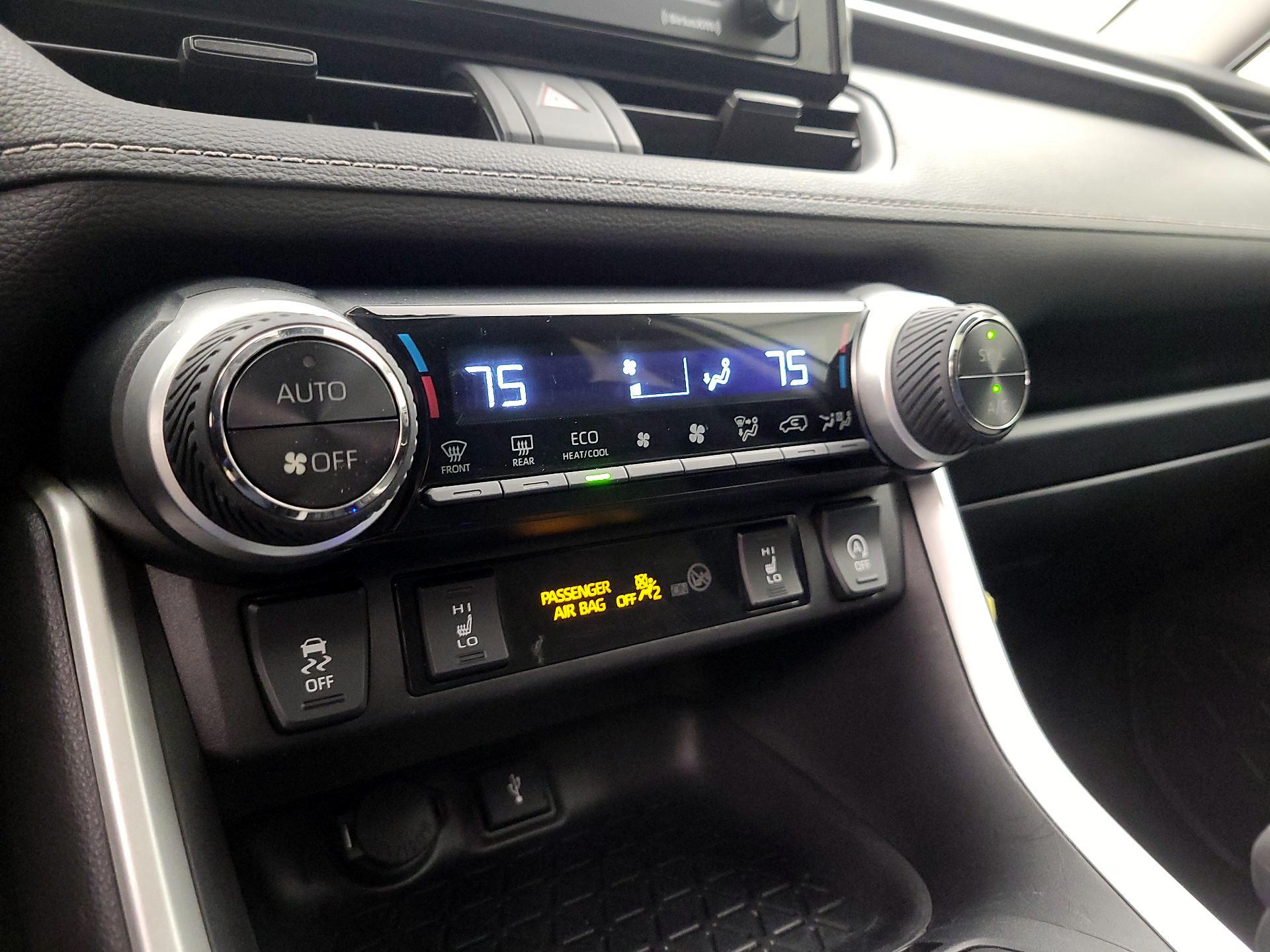 Thumbnail: 2020 Toyota RAV4 - 16