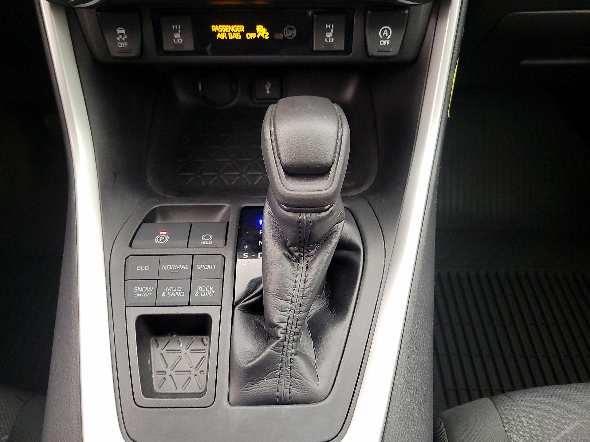 Thumbnail: 2020 Toyota RAV4 - 17