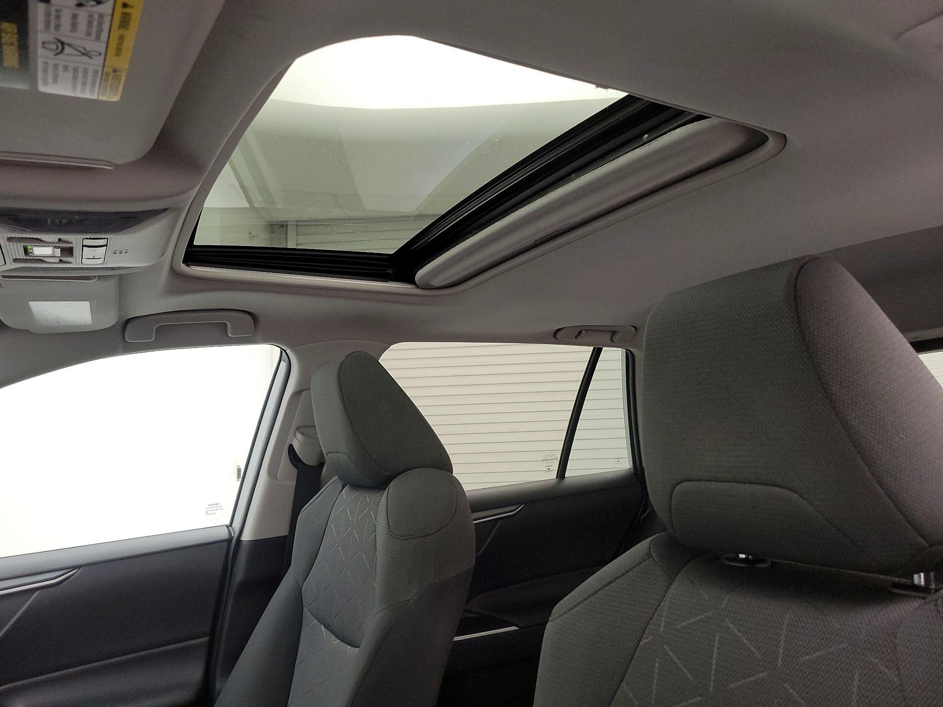 Thumbnail: 2020 Toyota RAV4 - 19