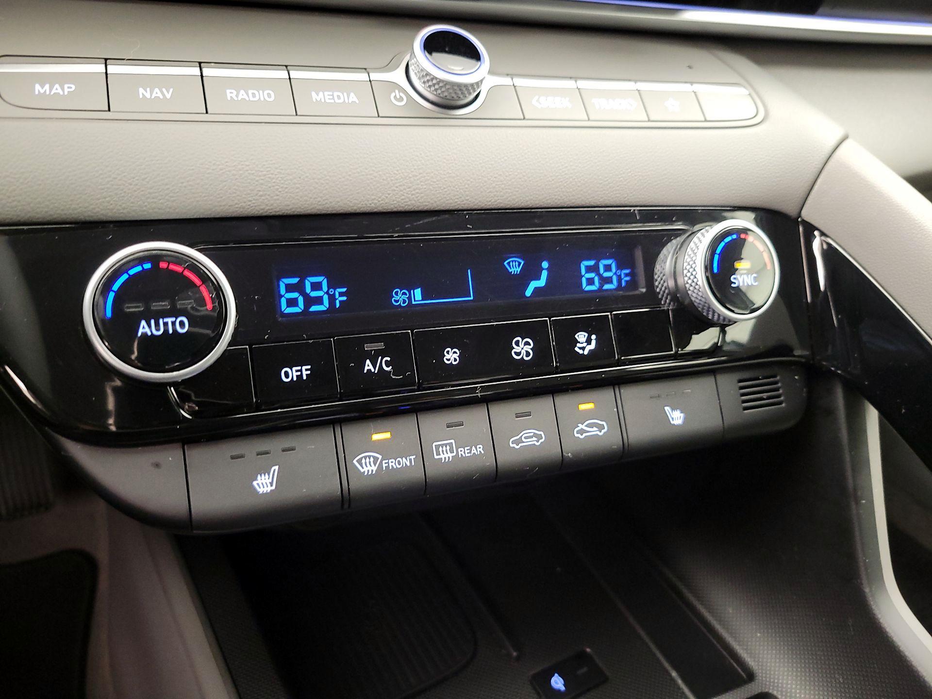 Thumbnail: 2024 Hyundai Elantra - 17