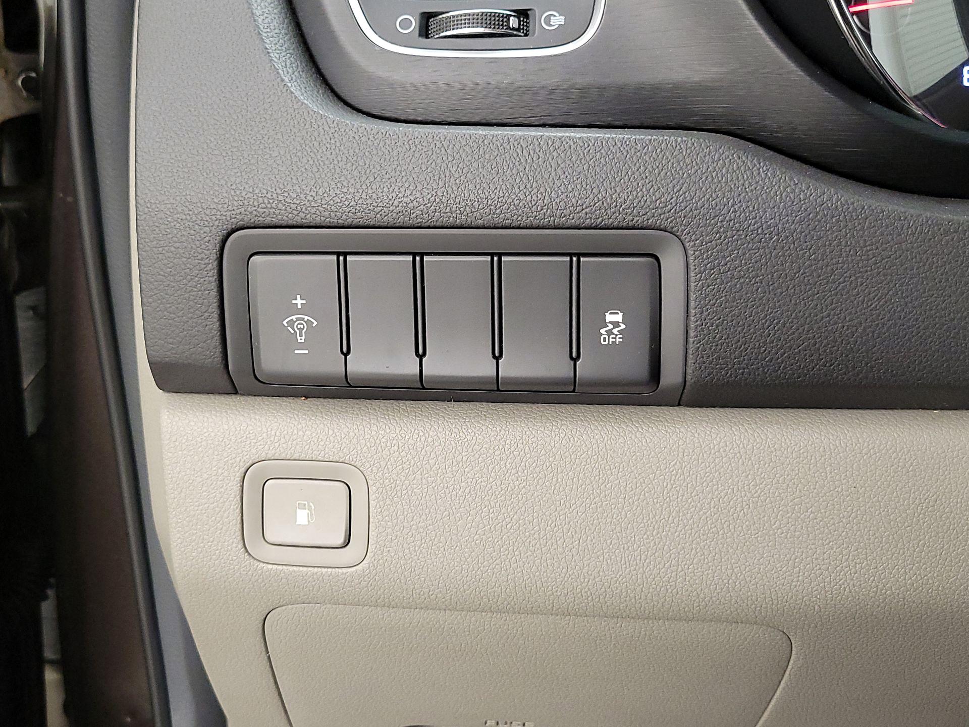 Thumbnail: 2016 Kia Sedona - 13