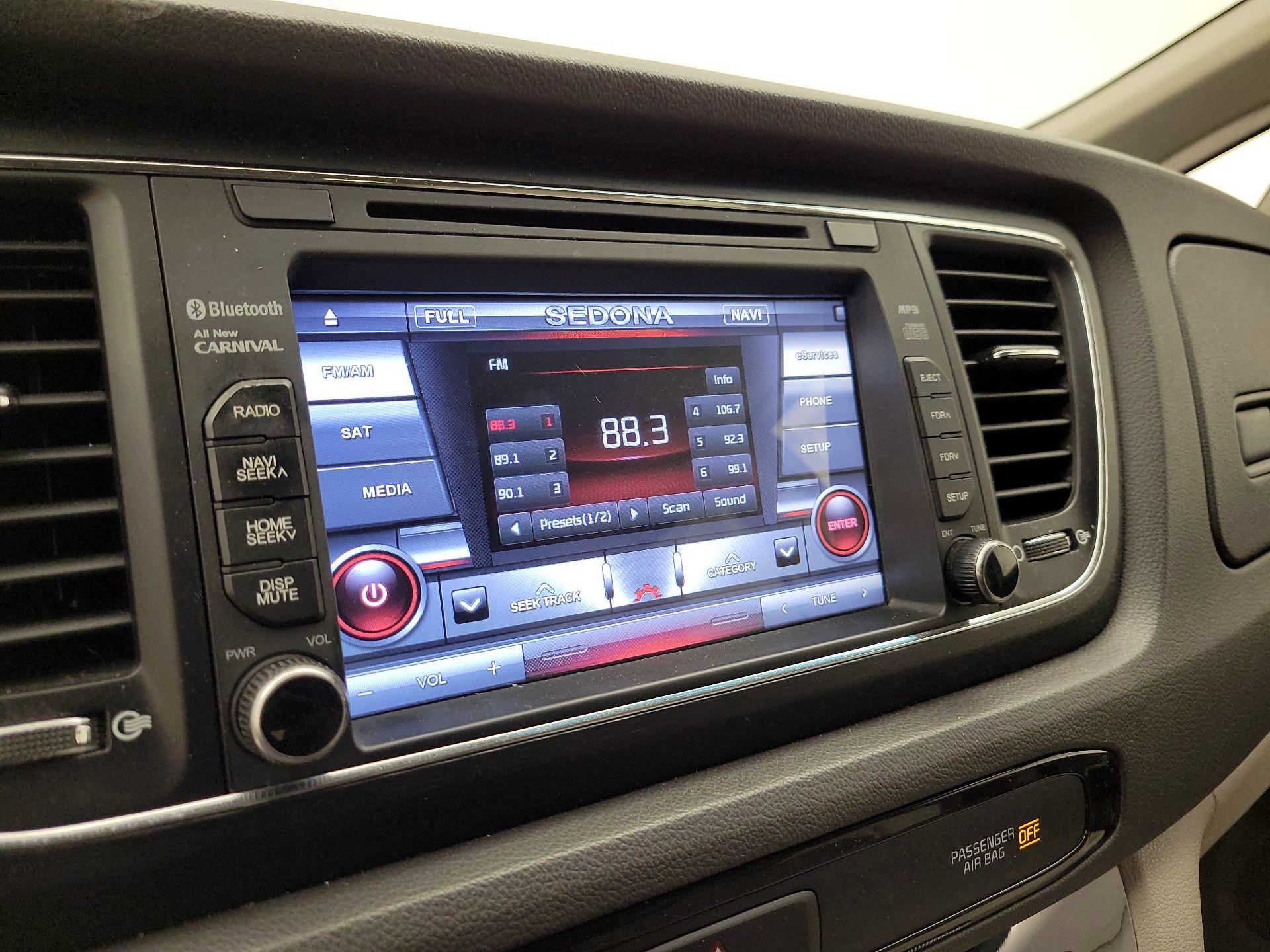 Thumbnail: 2016 Kia Sedona - 16