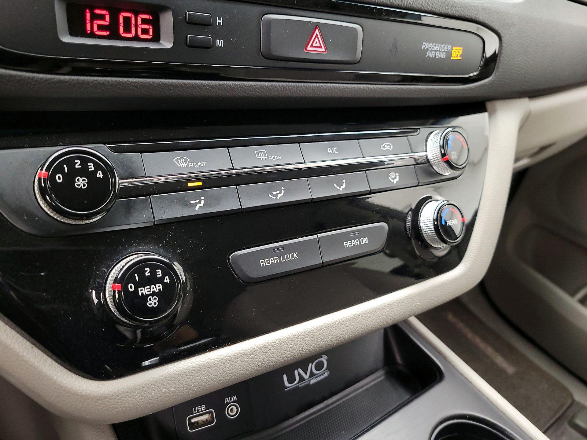 Thumbnail: 2016 Kia Sedona - 17