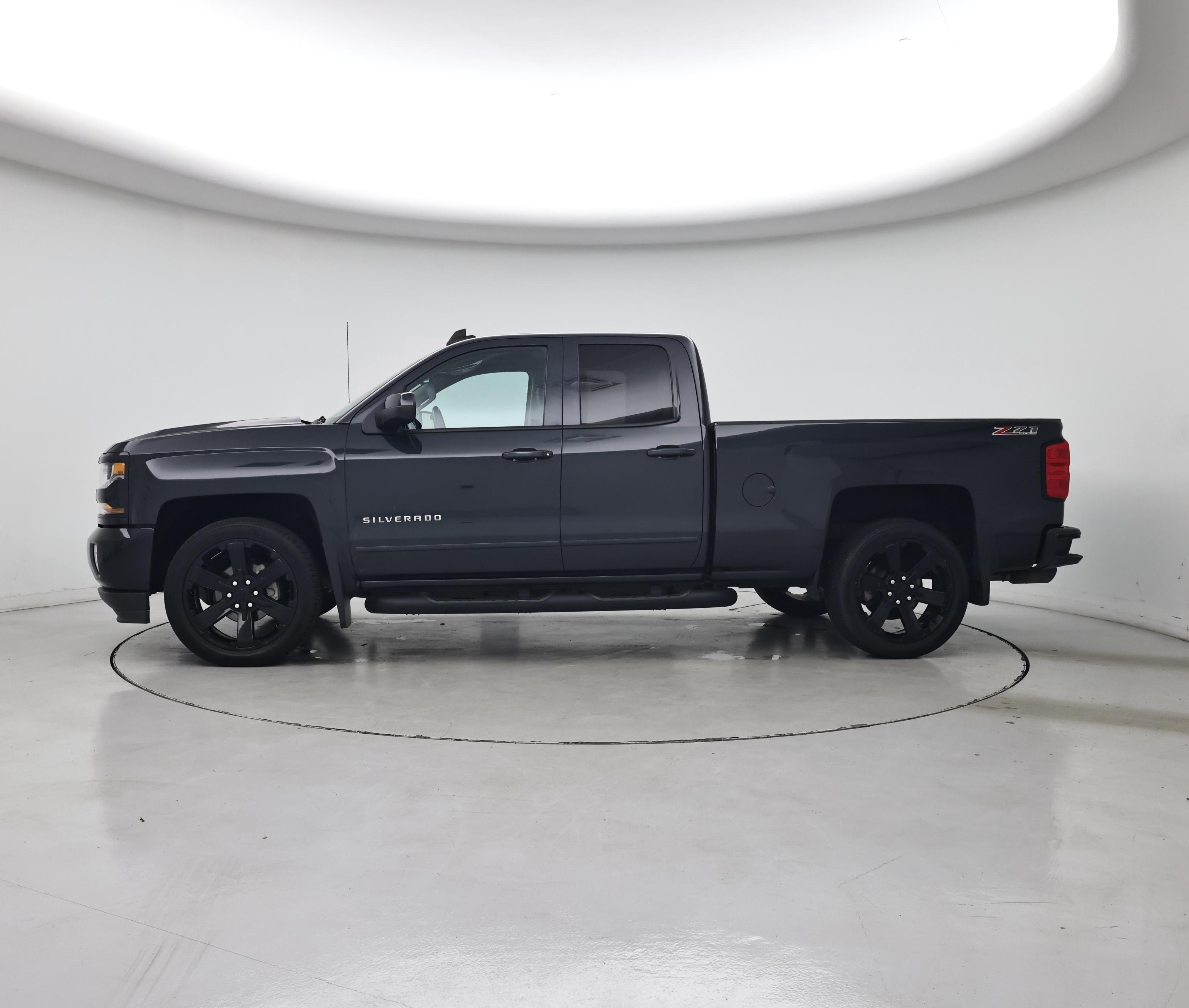 Thumbnail: 2017 Chevrolet Silverado 1500 - 3