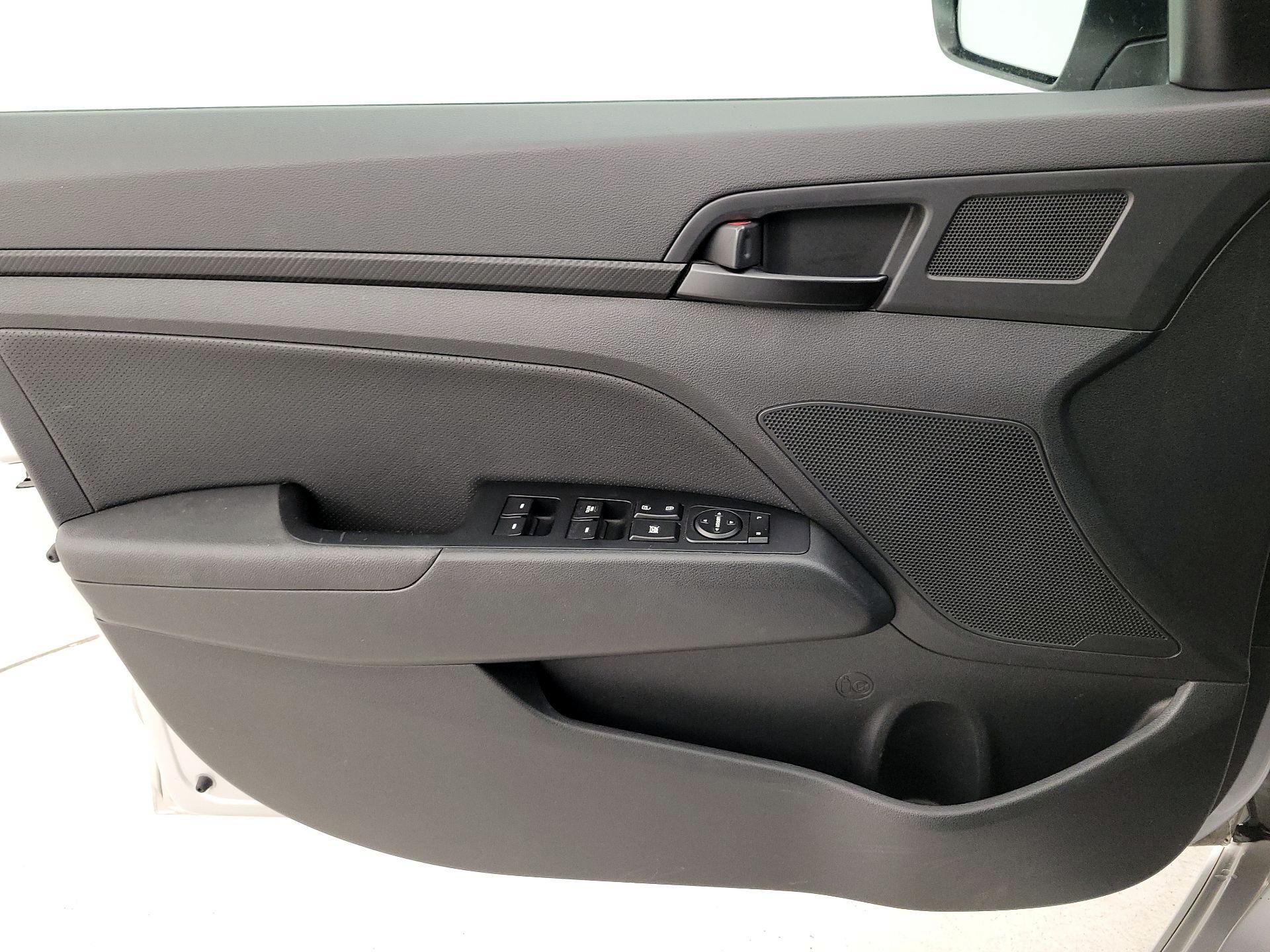 Thumbnail: 2018 Hyundai Elantra - 12