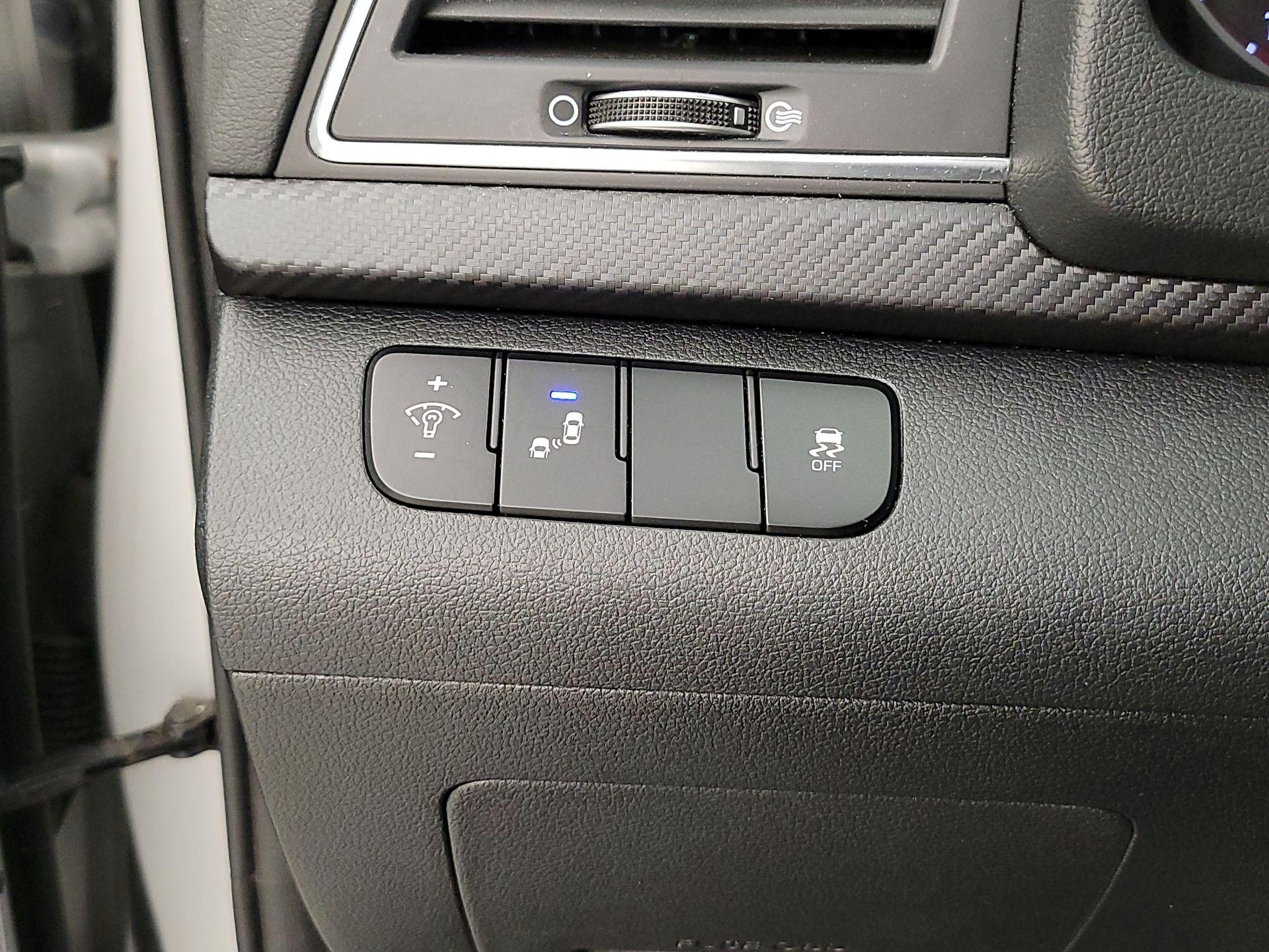 Thumbnail: 2018 Hyundai Elantra - 13