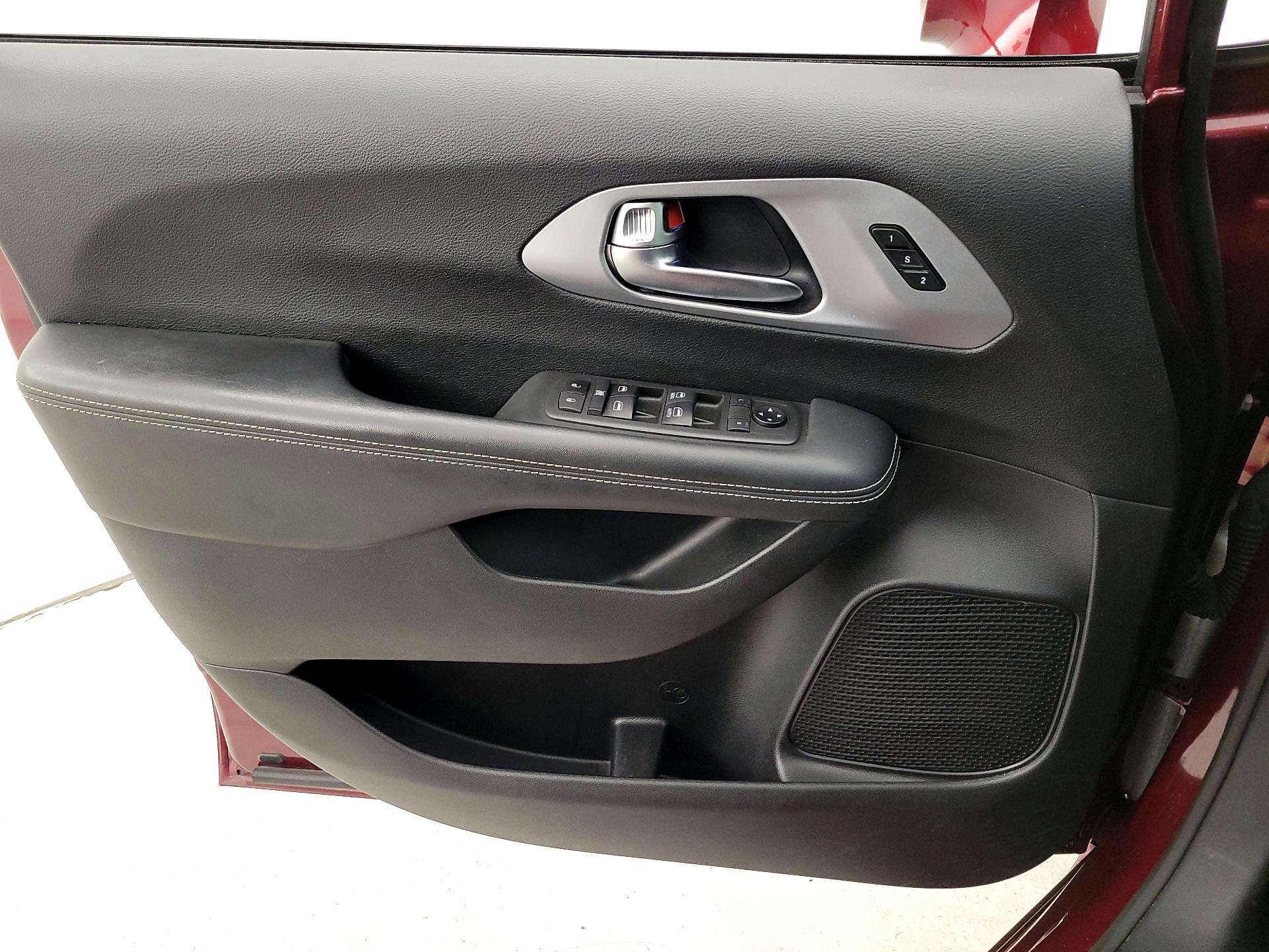 Thumbnail: 2021 Chrysler Pacifica - 12