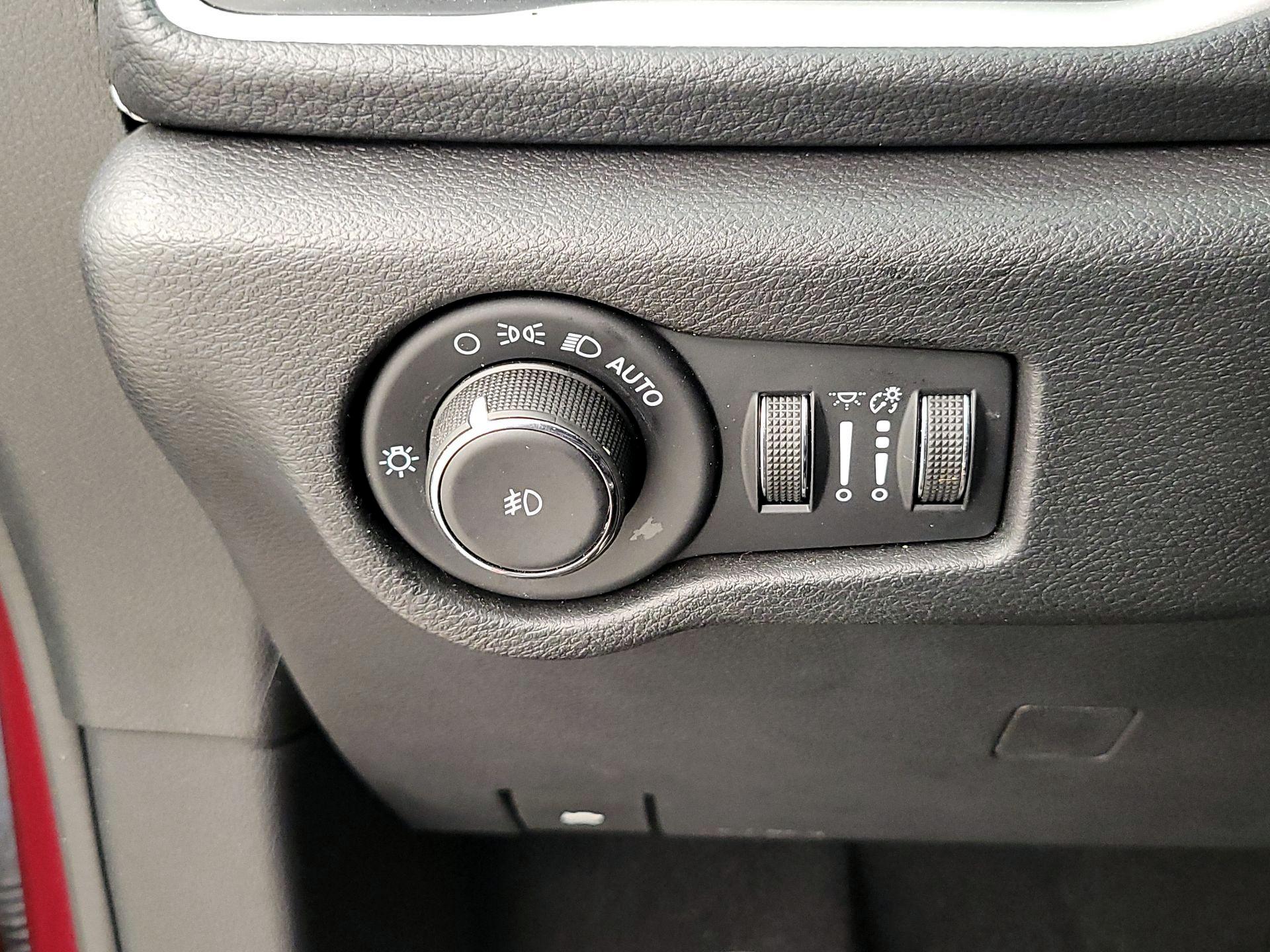 Thumbnail: 2021 Chrysler Pacifica - 13