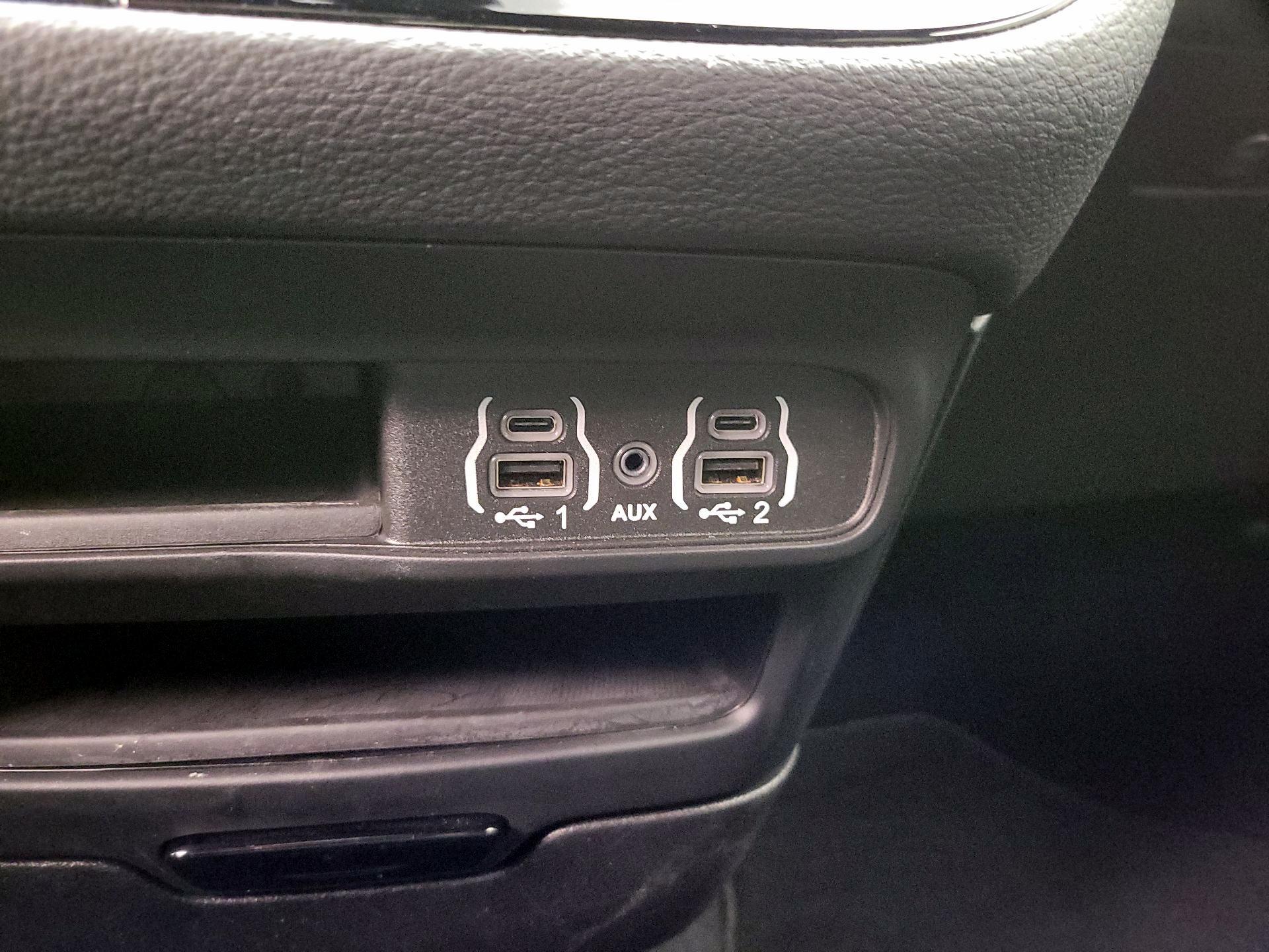 Thumbnail: 2021 Chrysler Pacifica - 18