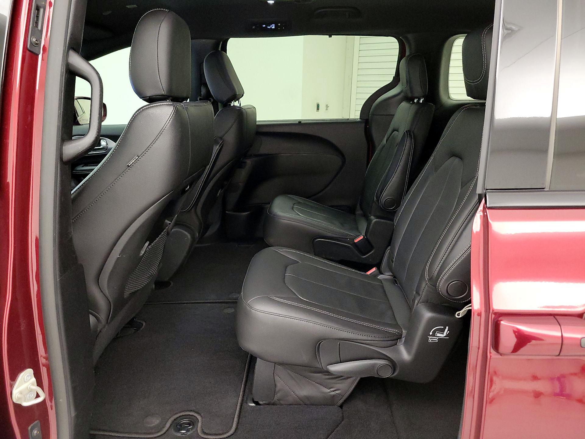 Thumbnail: 2021 Chrysler Pacifica - 19