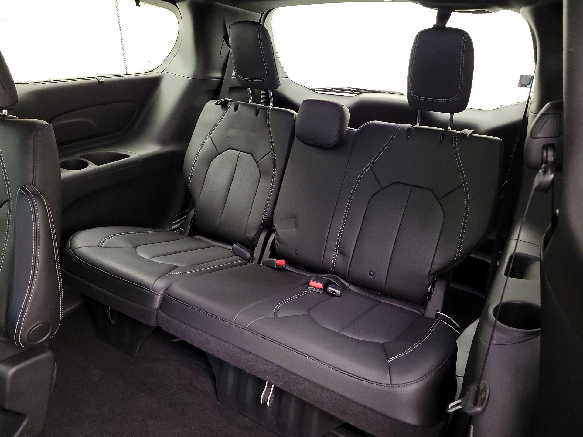 Thumbnail: 2021 Chrysler Pacifica - 20