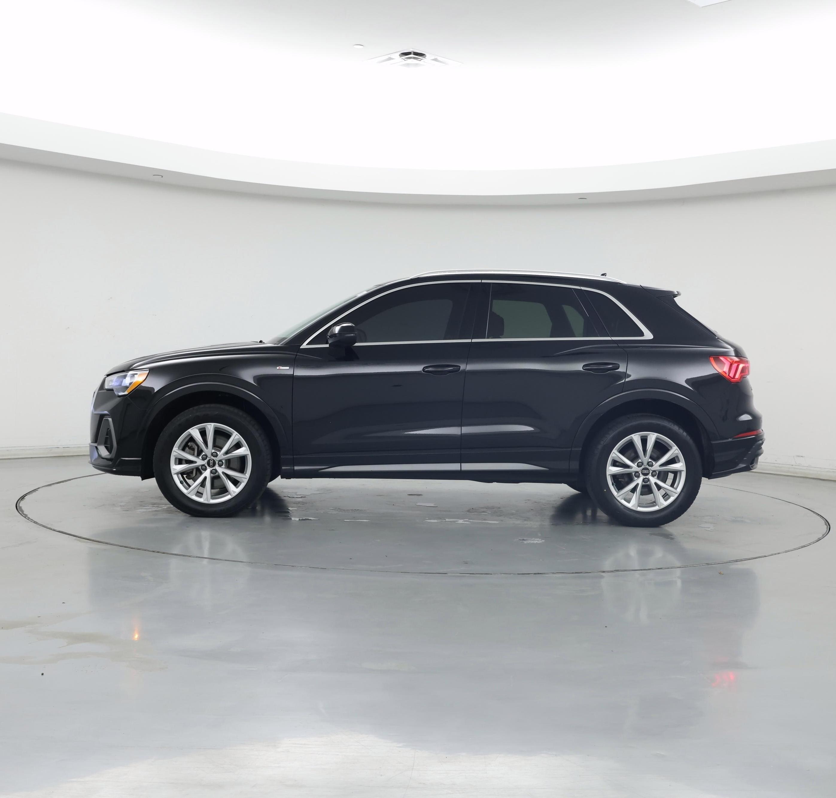 Thumbnail: 2022 Audi Q3 - 3