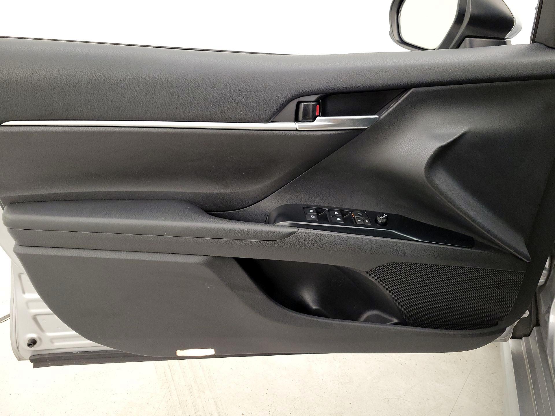 Thumbnail: 2019 Toyota Camry - 12