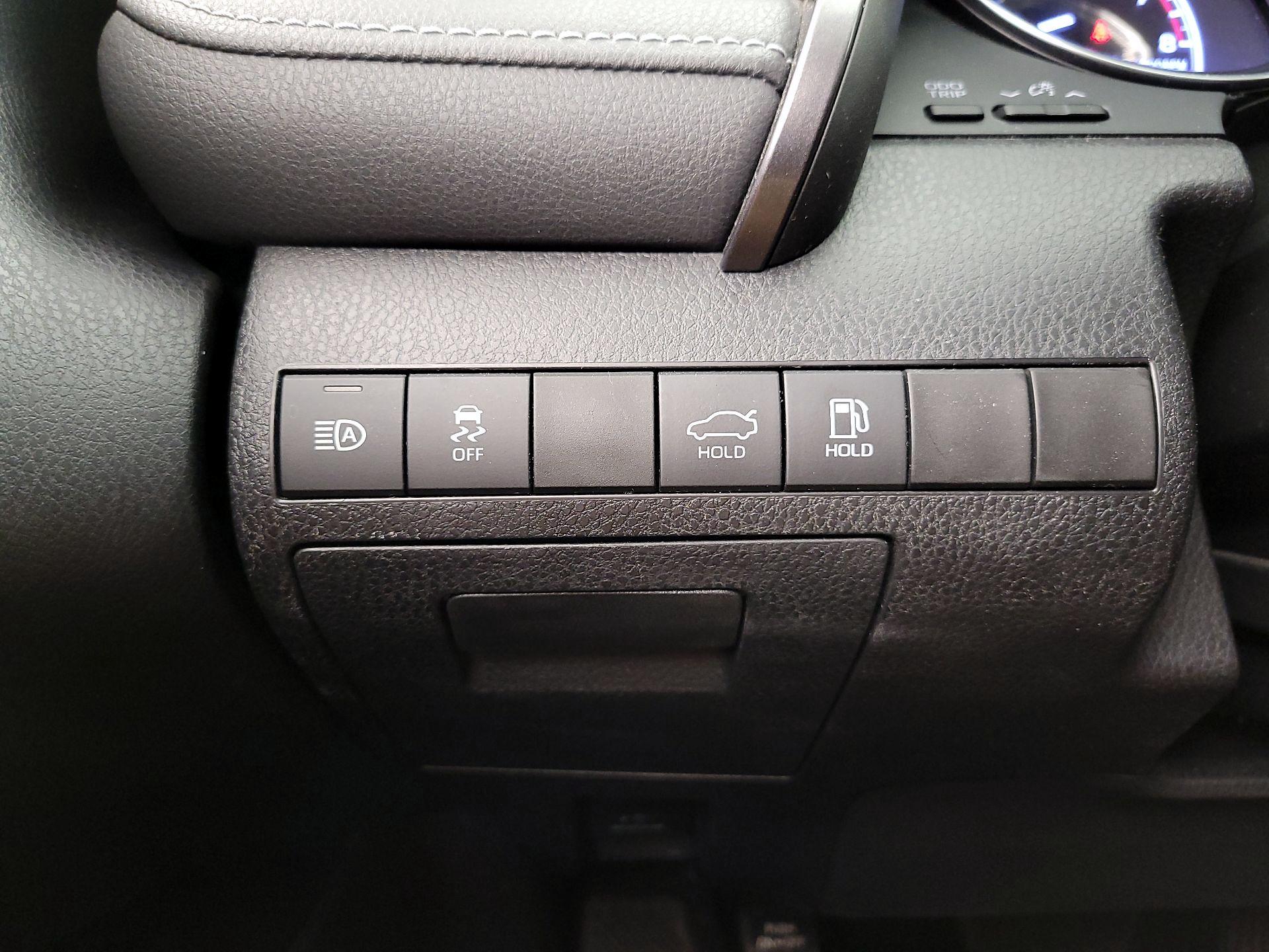 Thumbnail: 2019 Toyota Camry - 13