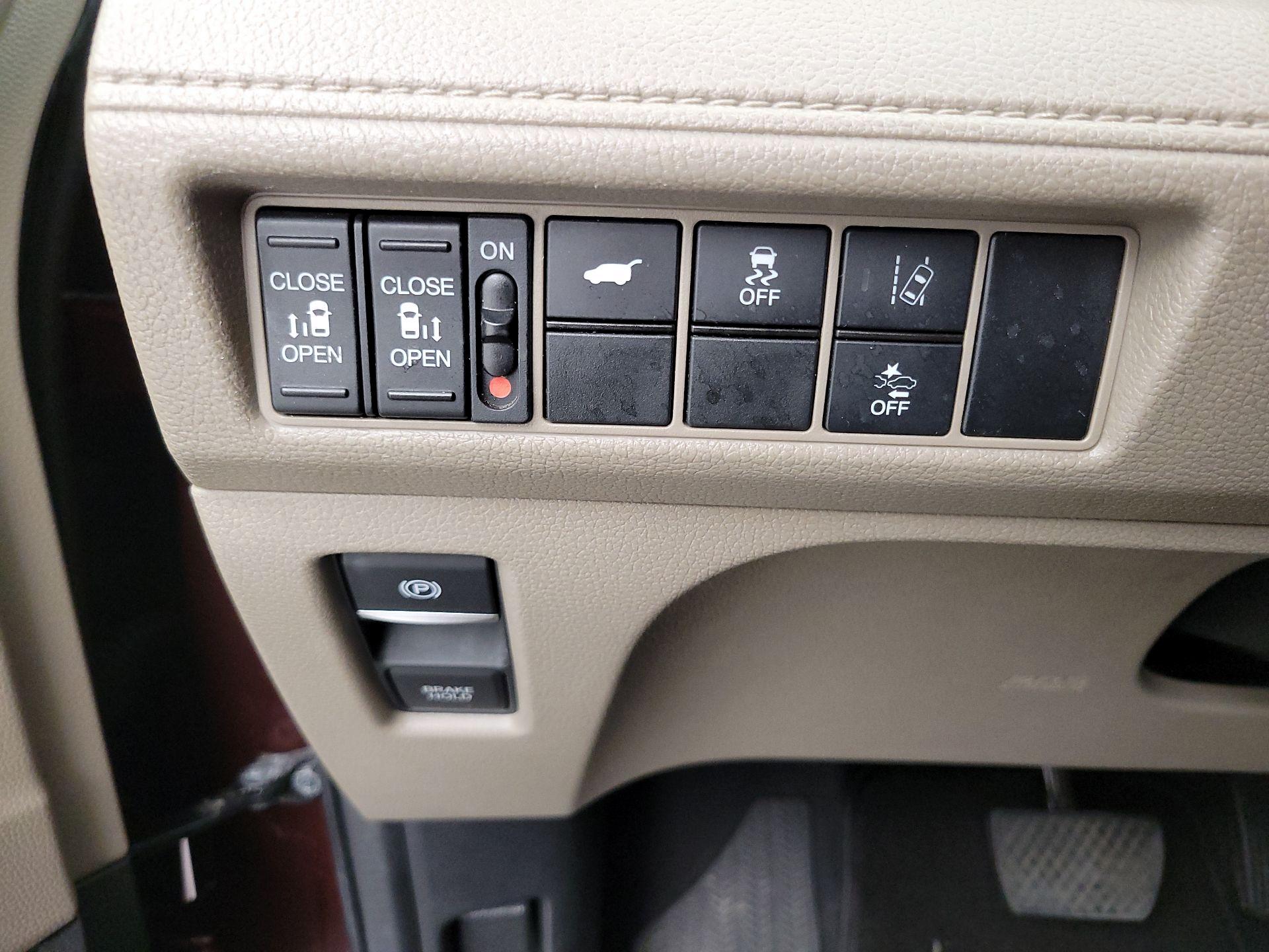 Thumbnail: 2019 Honda Odyssey - 13