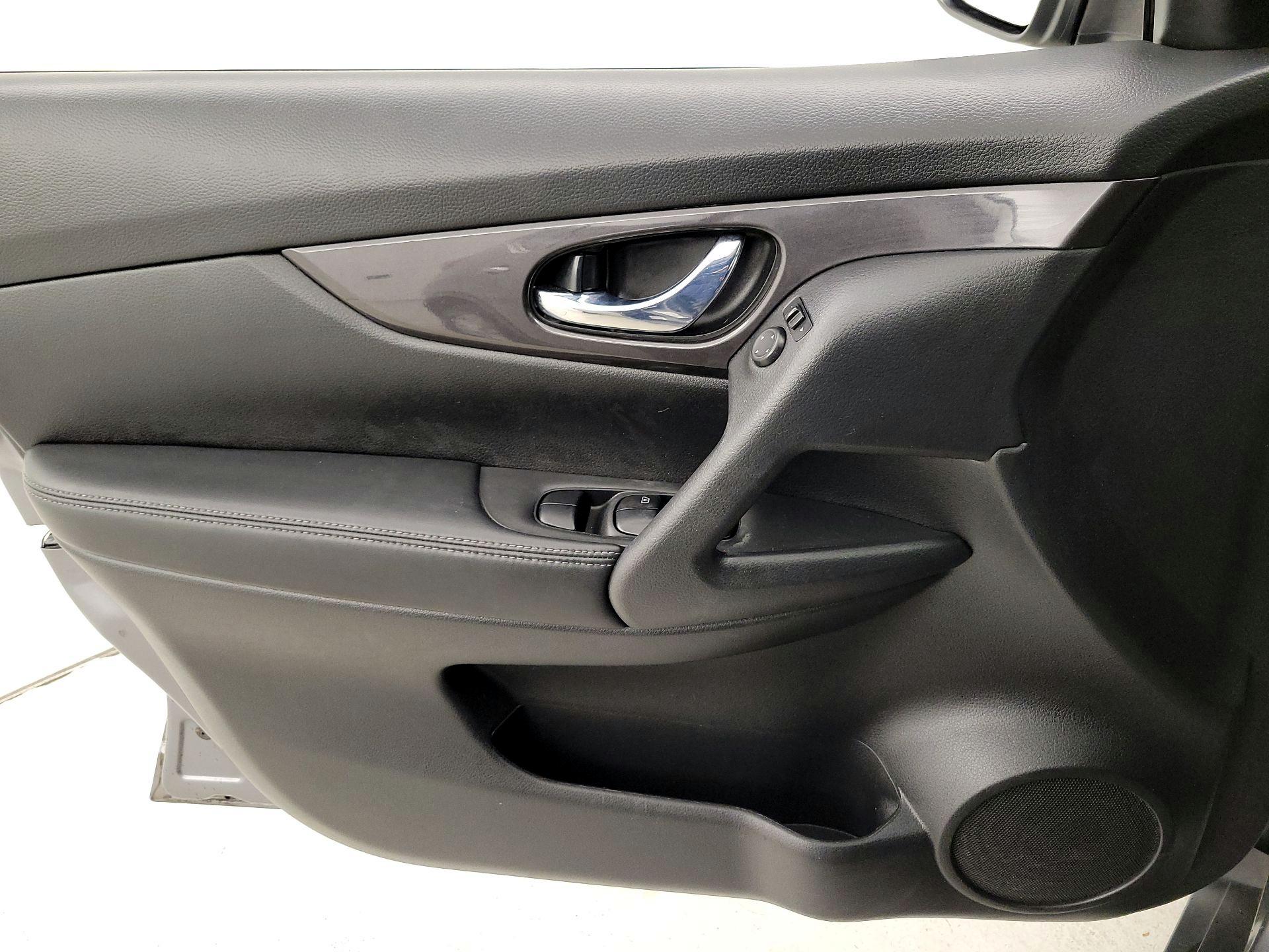 Thumbnail: 2018 Nissan Rogue - 12